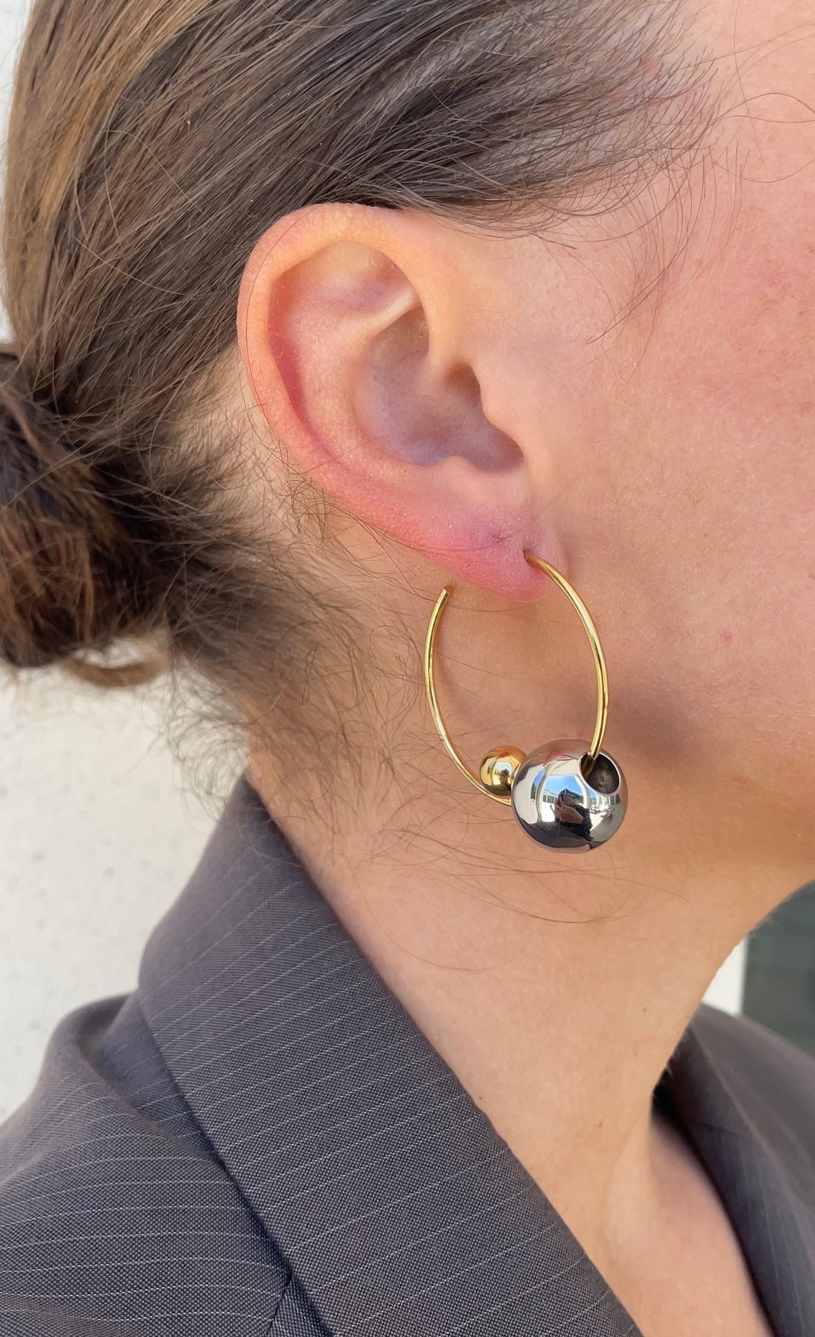 Asymmetric pearl earrings