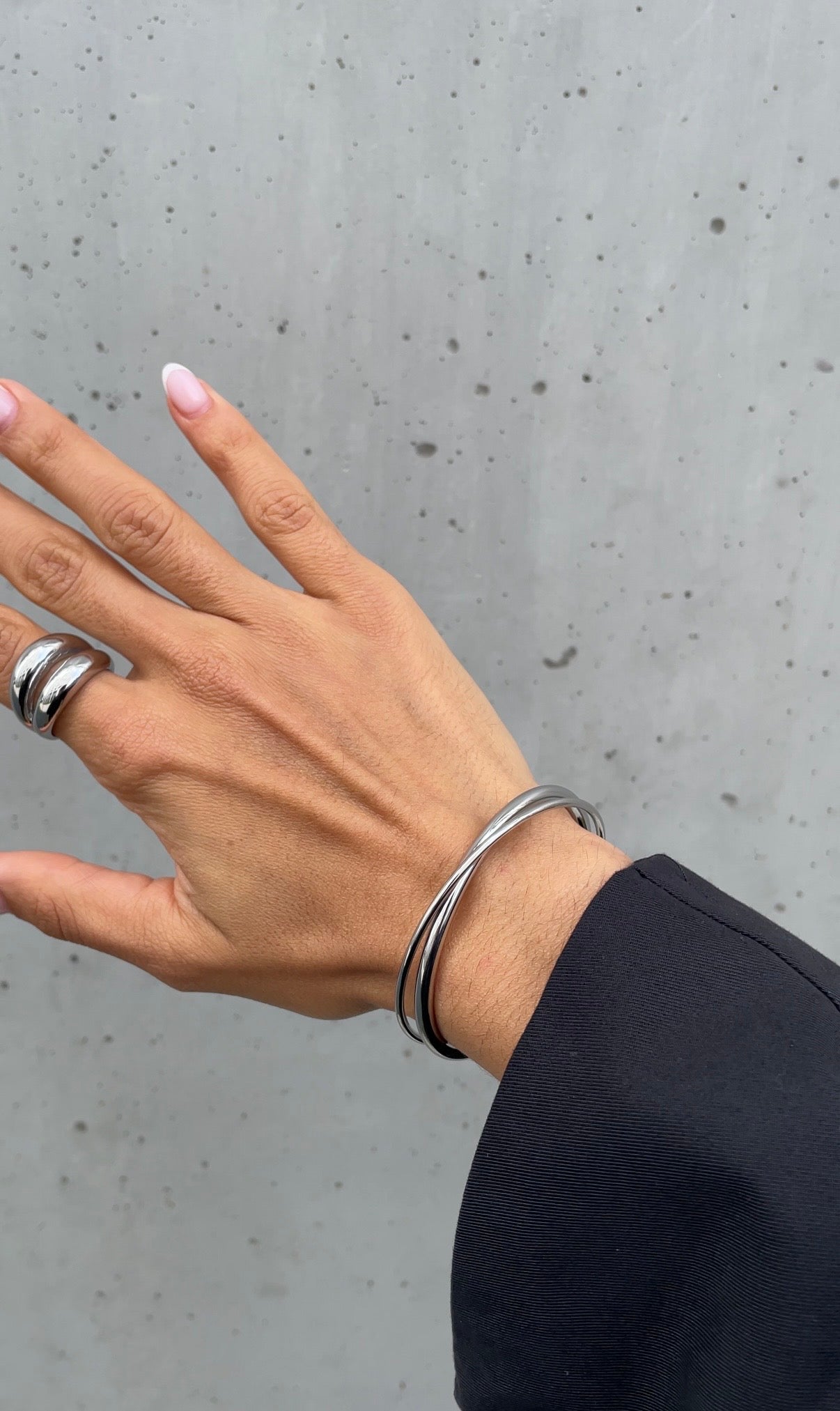 Thin bangle