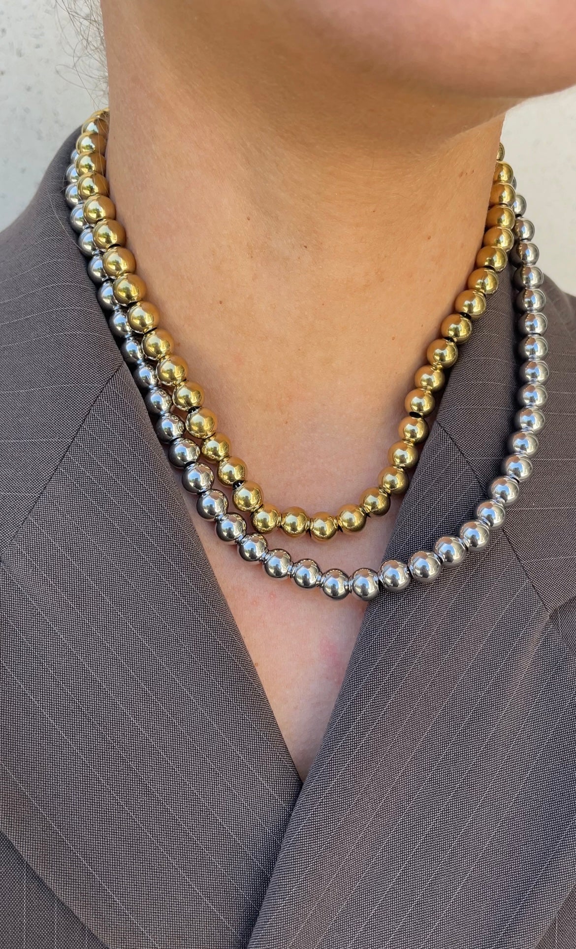 Metal pearl necklace