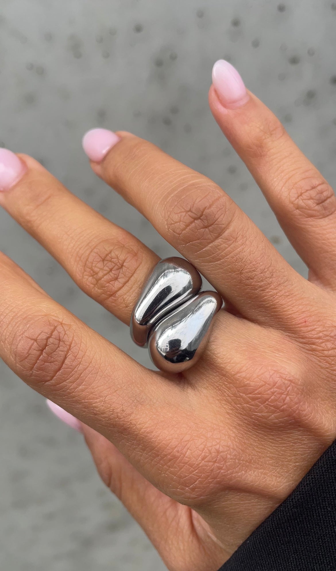Duo asymmetric ring