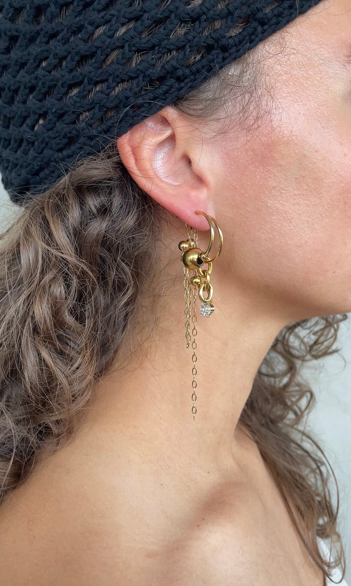 Asymmetric piercing earrings