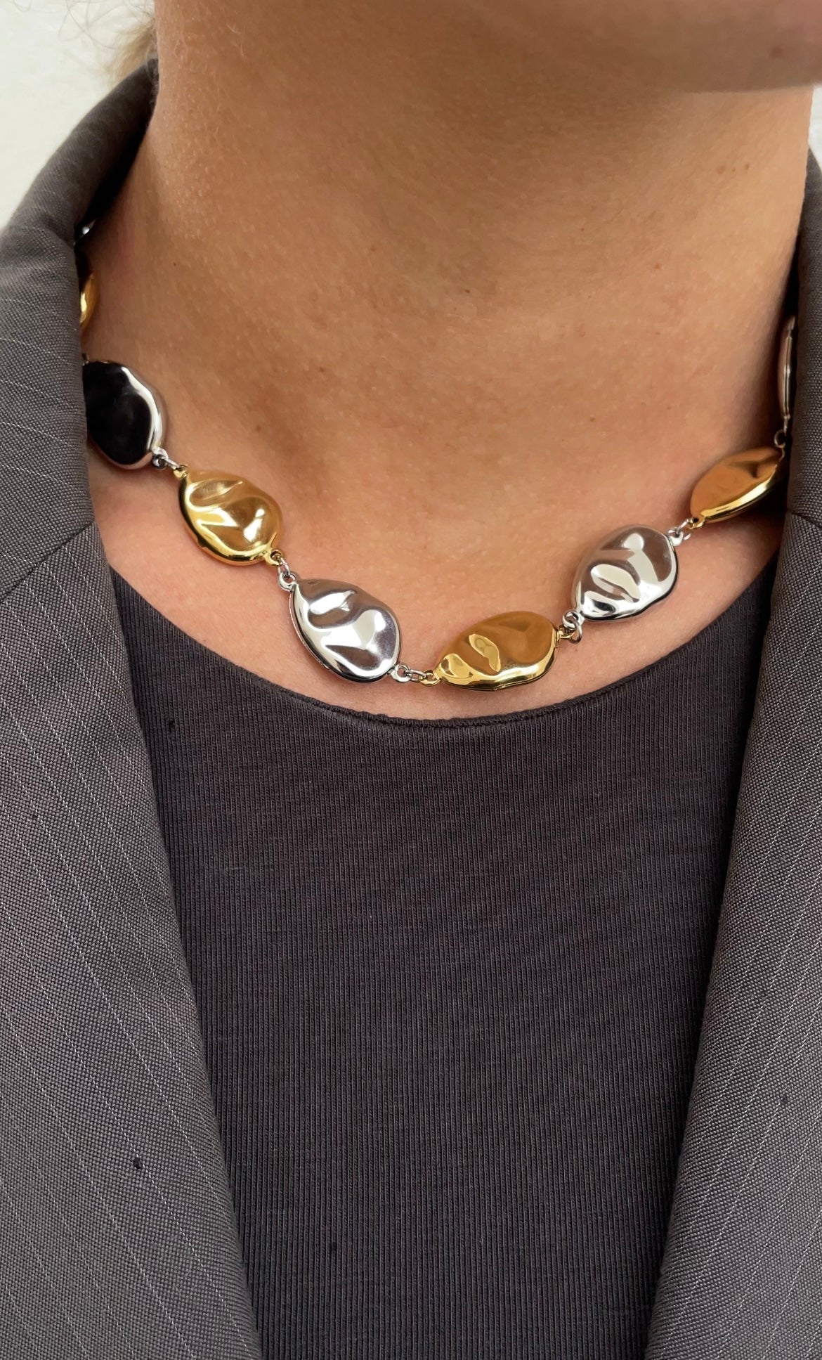Hammered pieces necklace
