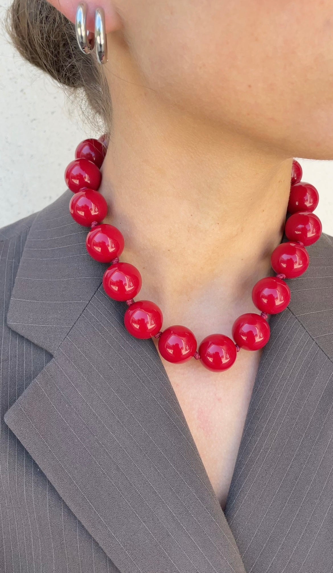 Colored pearl necklace