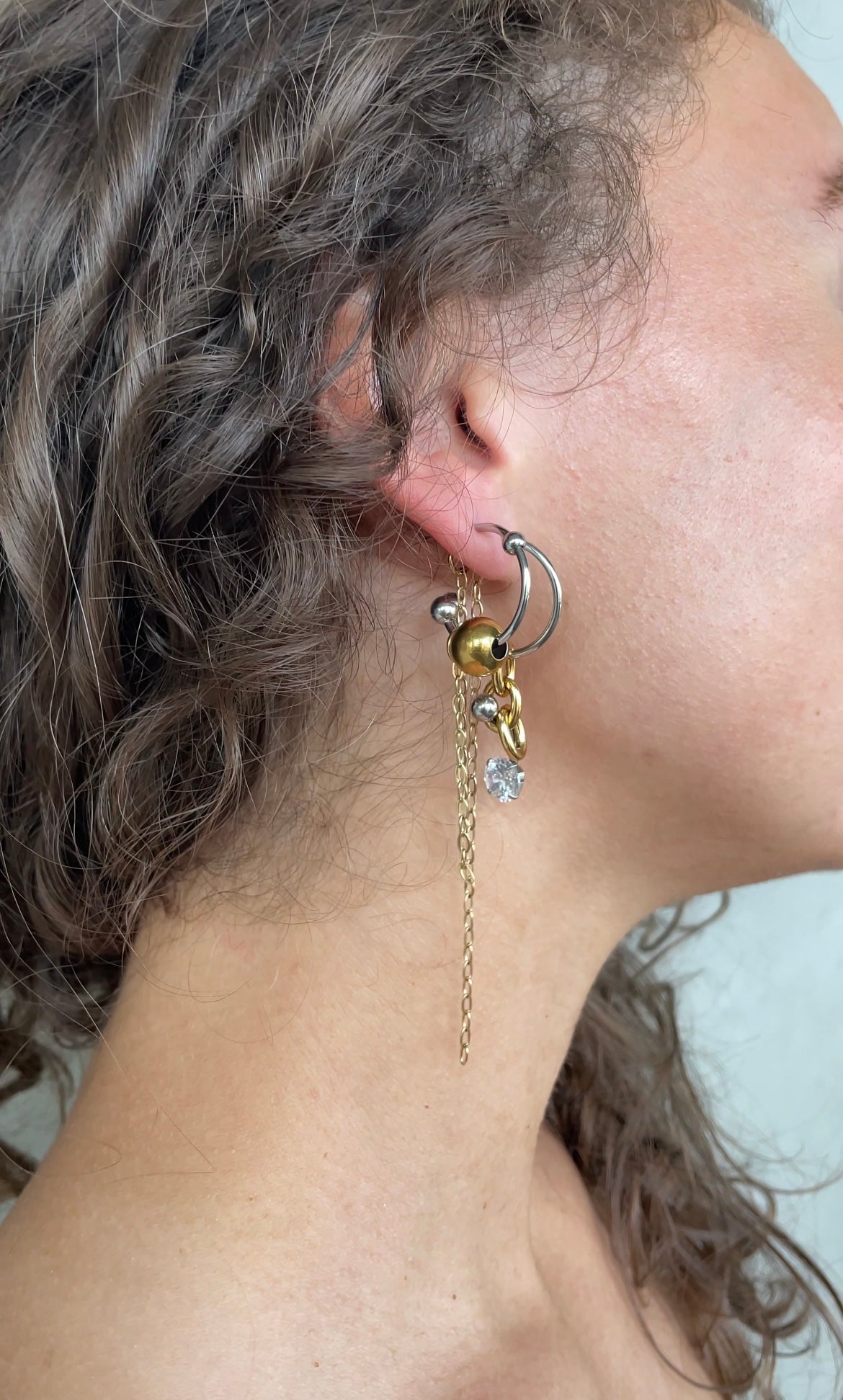 Asymmetric piercing earrings