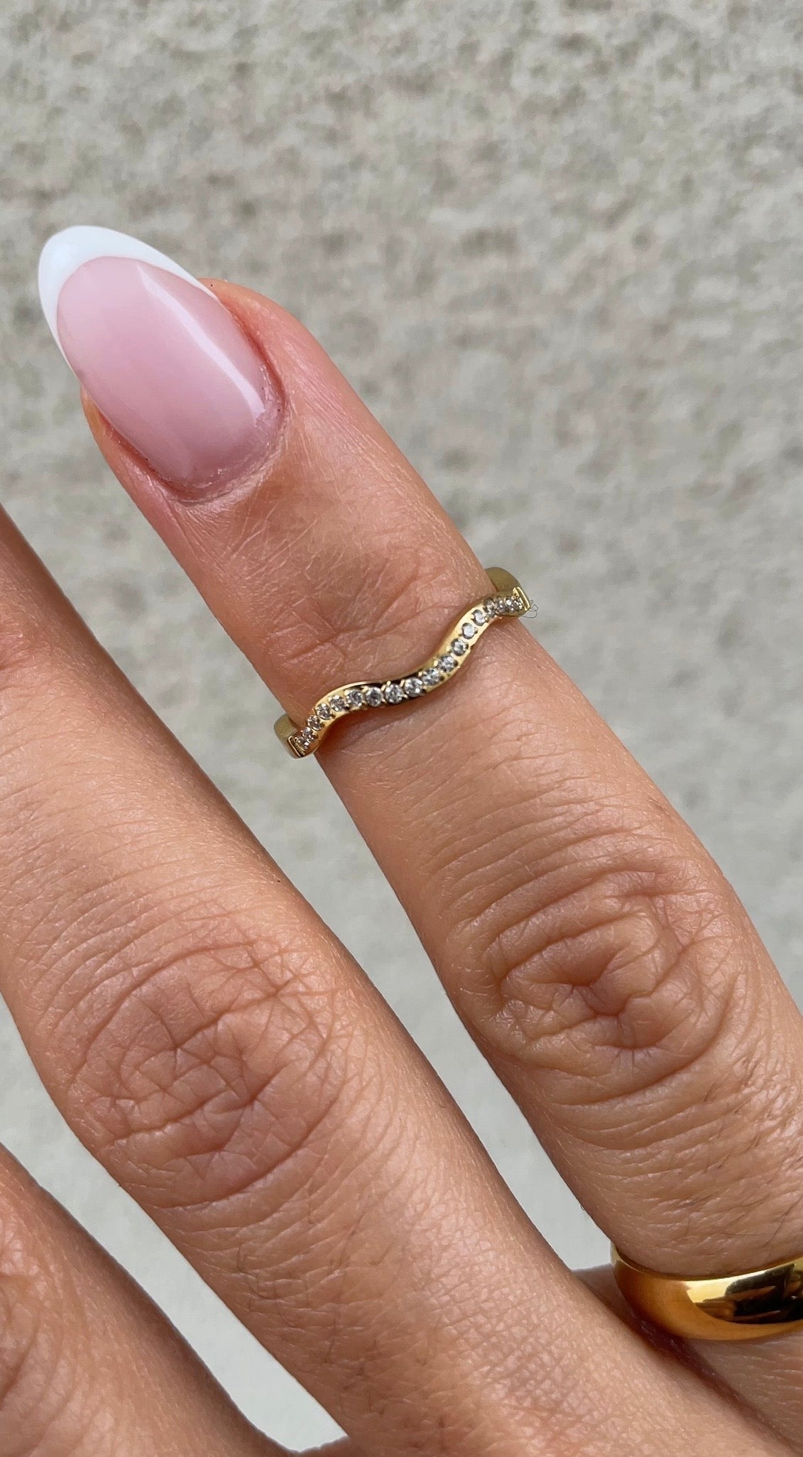 Wave phalange ring