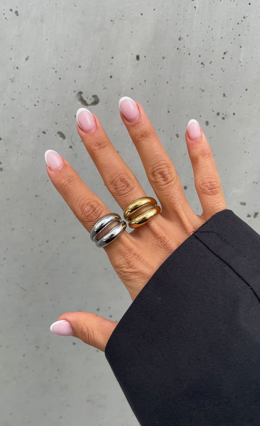 Bold lips ring
