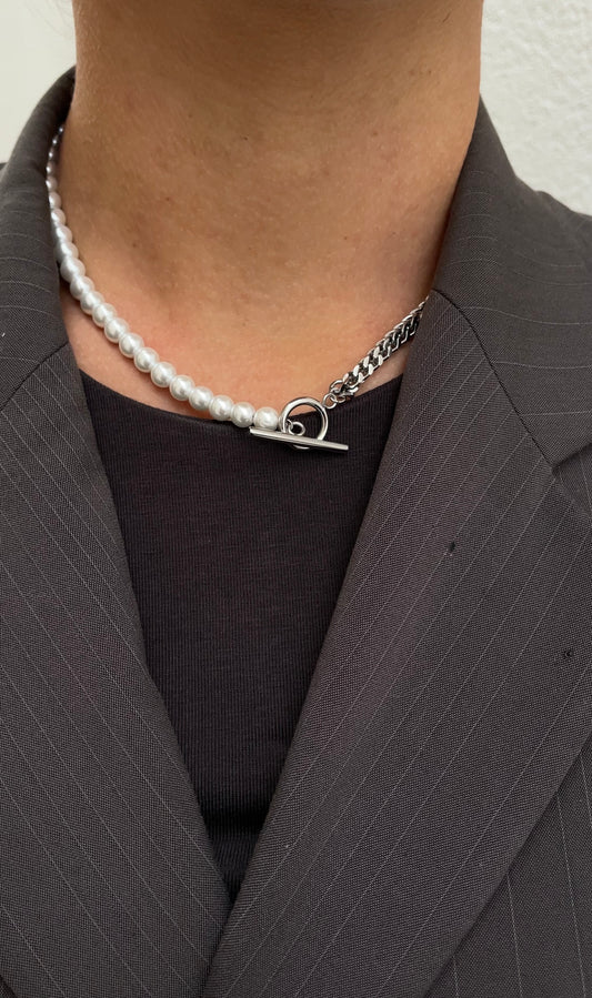 Pearl x chain necklace