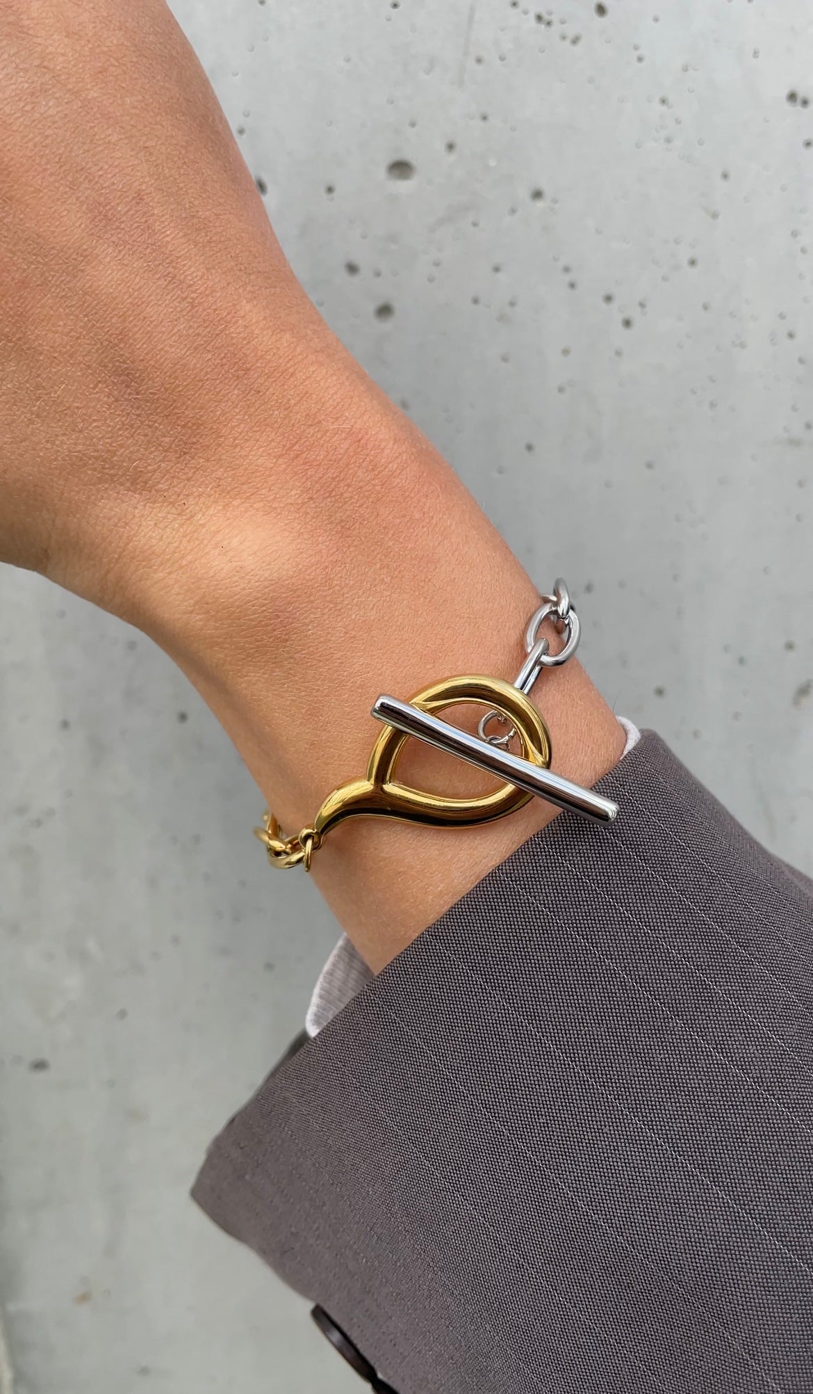 Eye bracelet