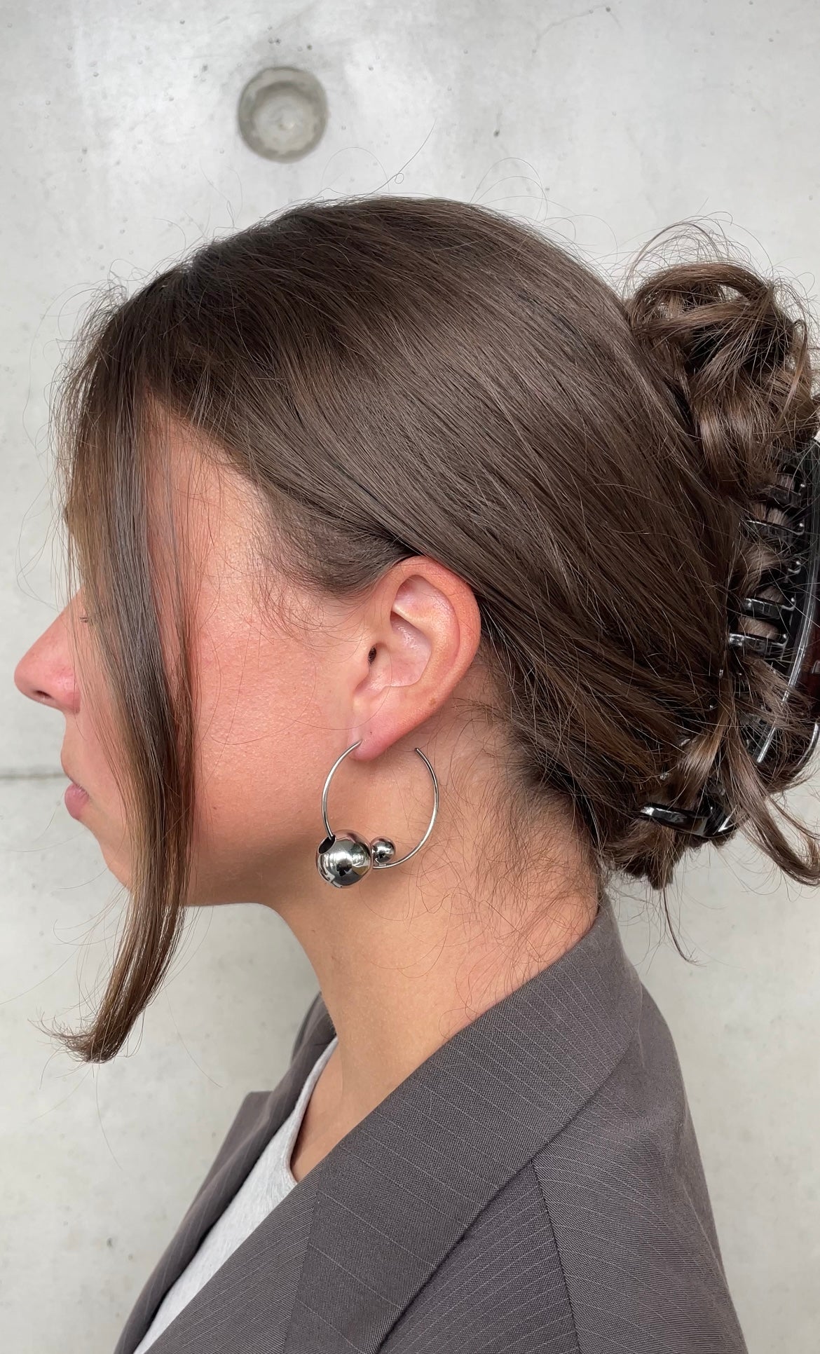 Asymmetric pearl earrings