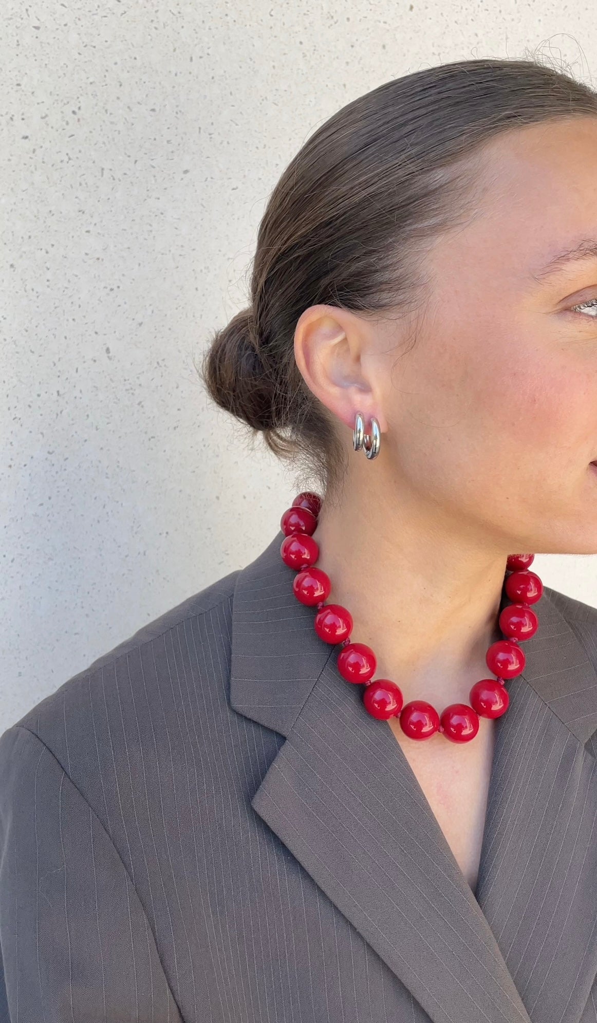 Colored pearl necklace