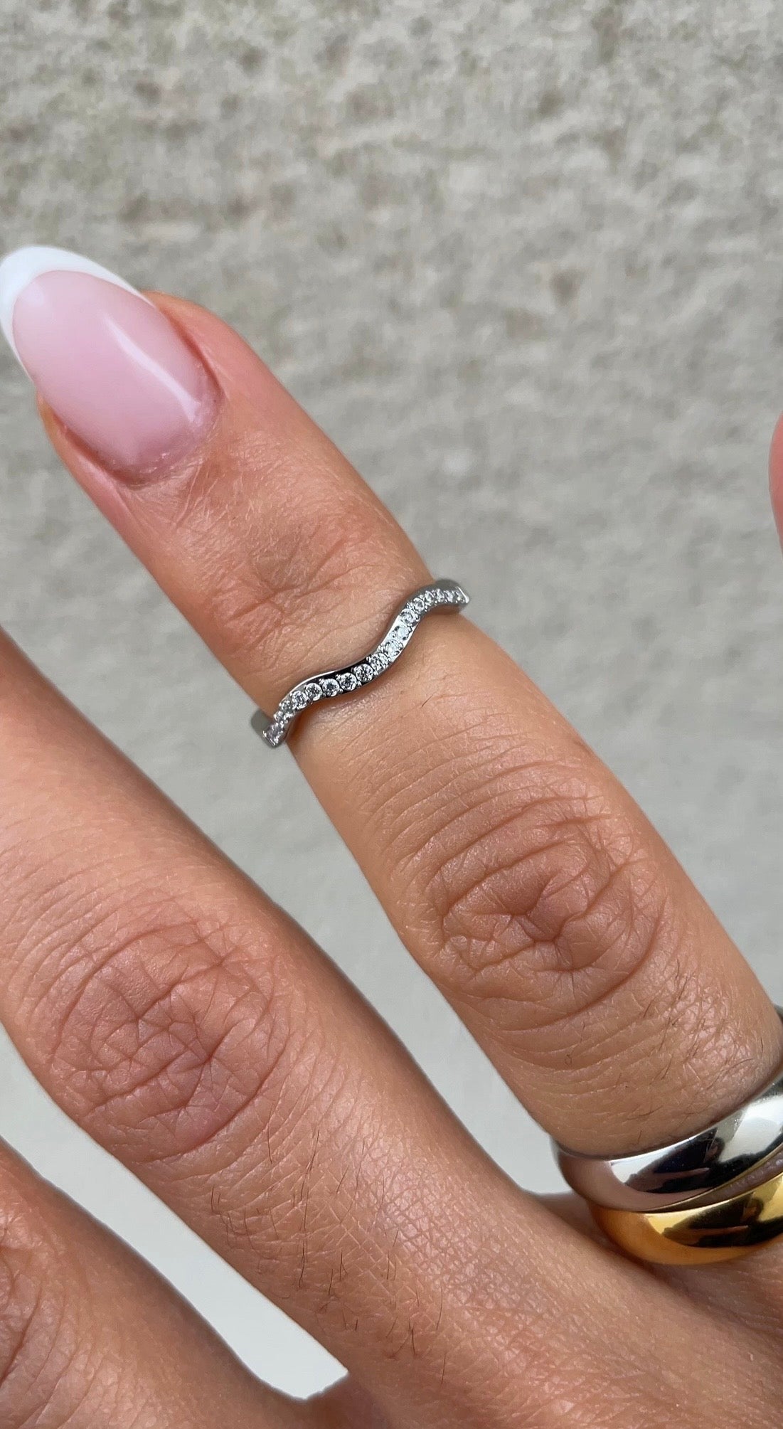 Wave phalange ring