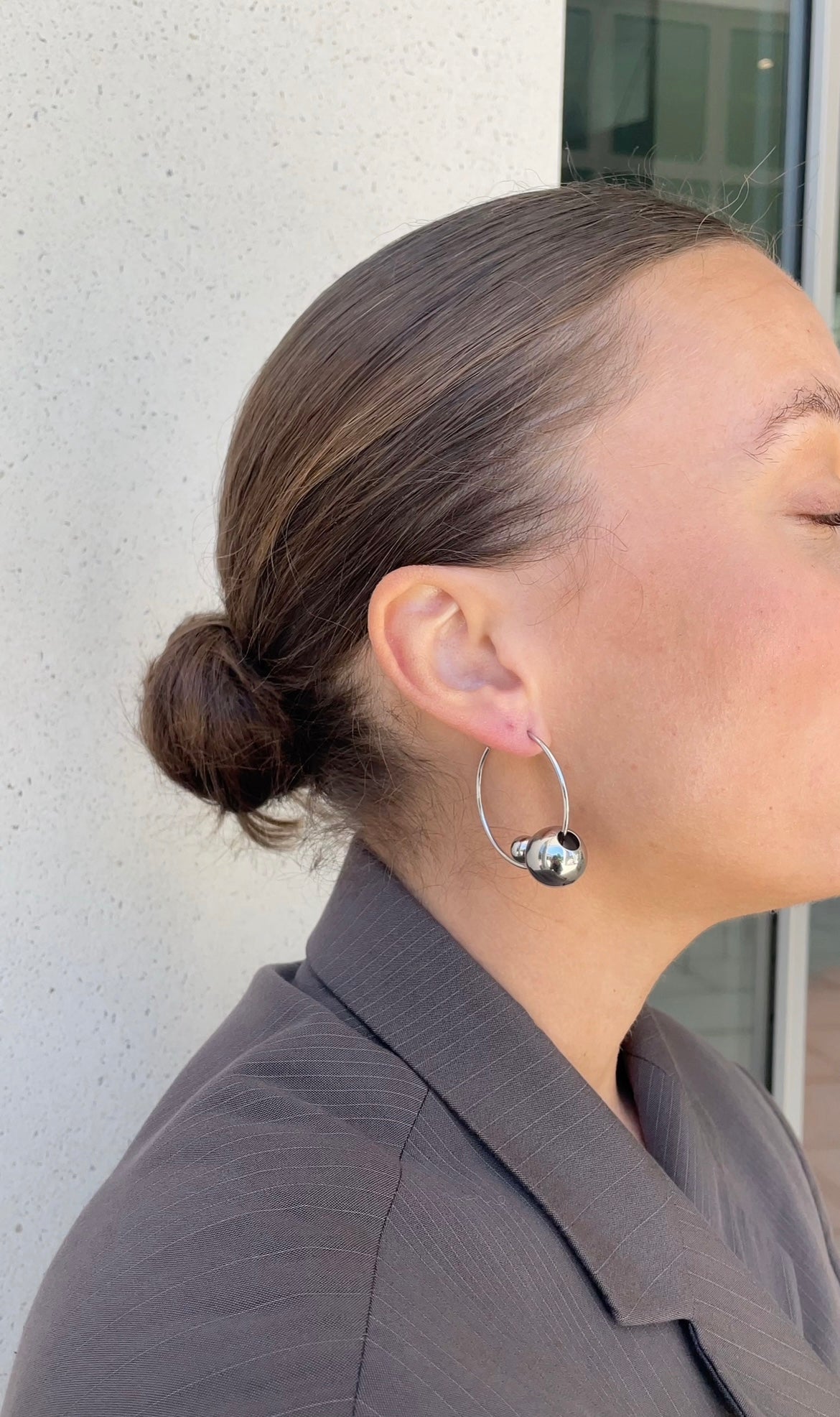 Asymmetric pearl earrings