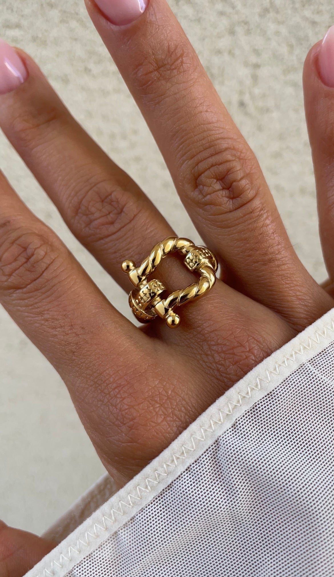 Bold lock ring