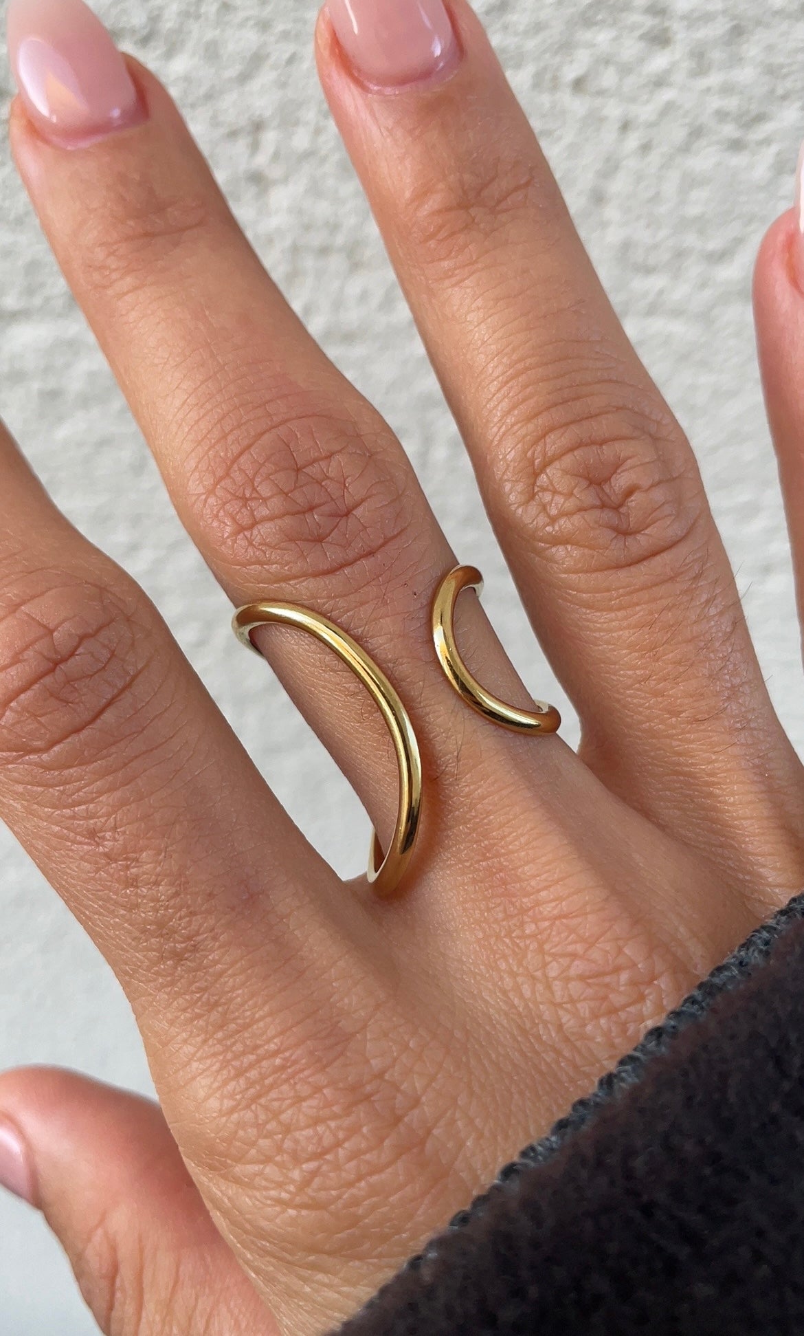 Thin embrace ring
