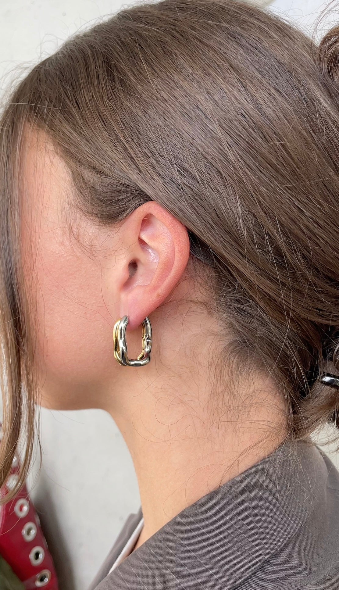 Wave oval earrings