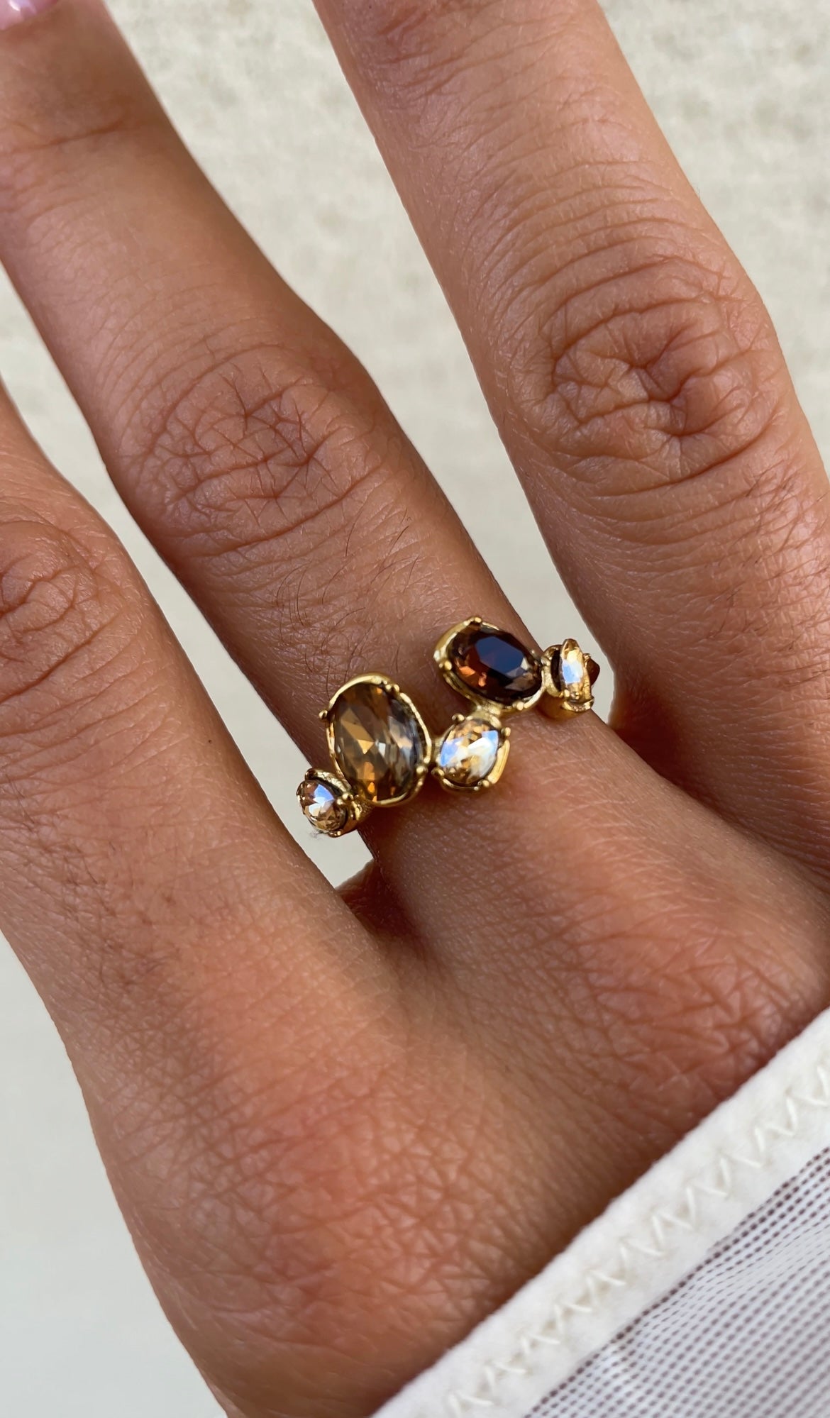 Colored gems ring