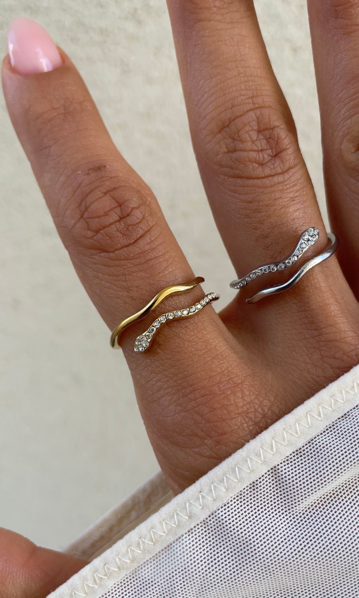 Enroll snake ring