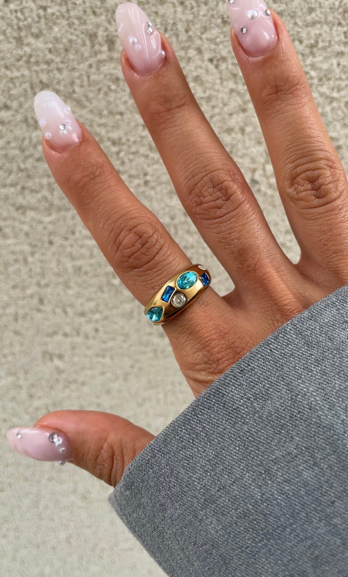 Colored gems ring