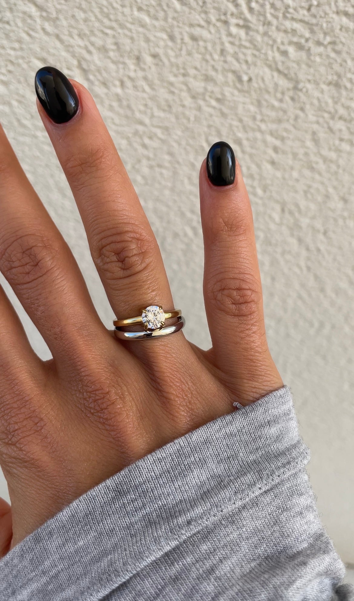 Bicolor solitaire ring
