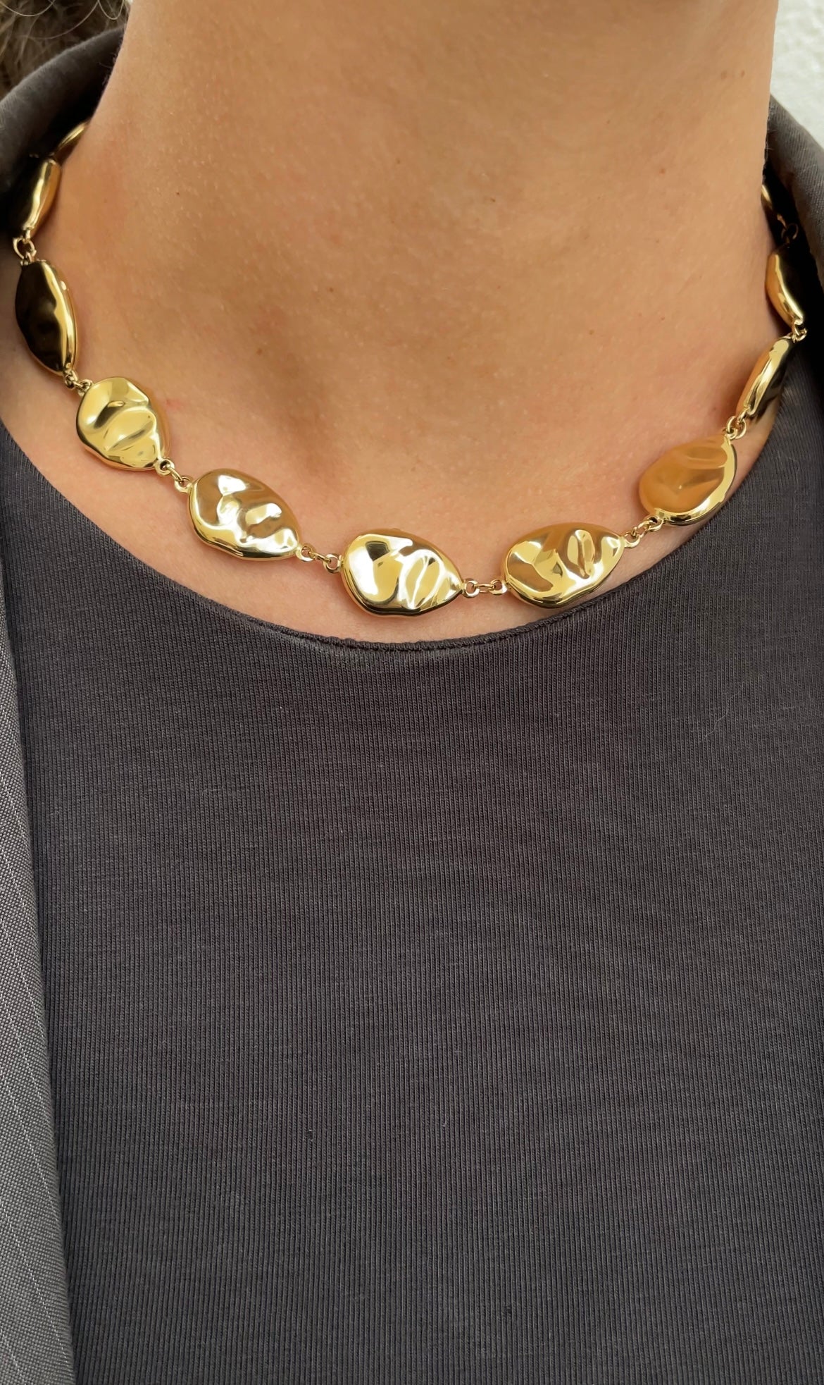 Hammered pieces necklace