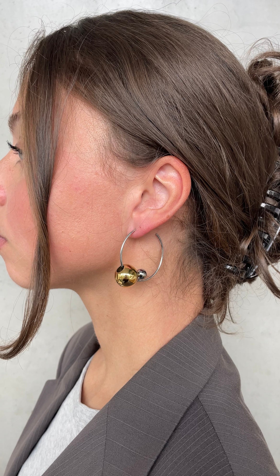 Asymmetric pearl earrings