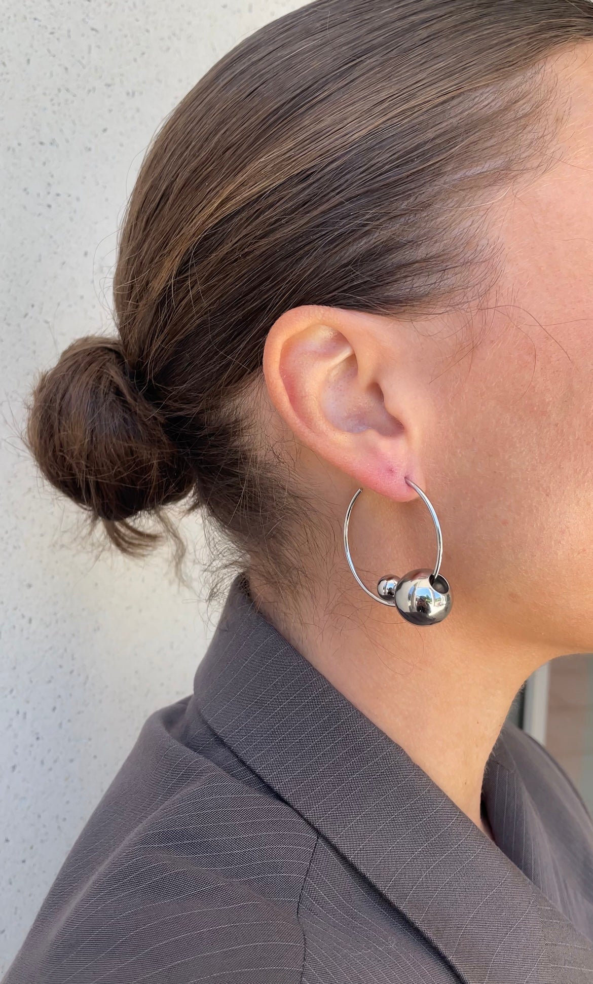 Asymmetric pearl earrings