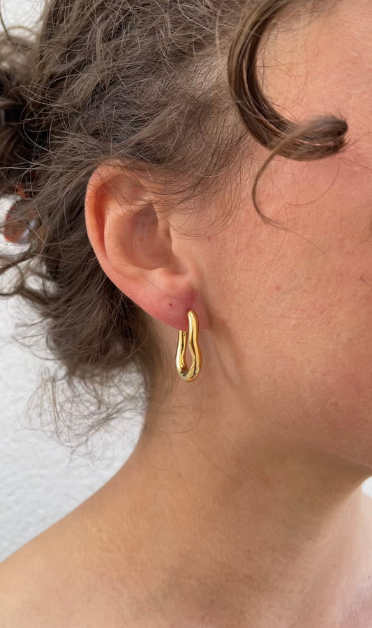 Wave oval earrings