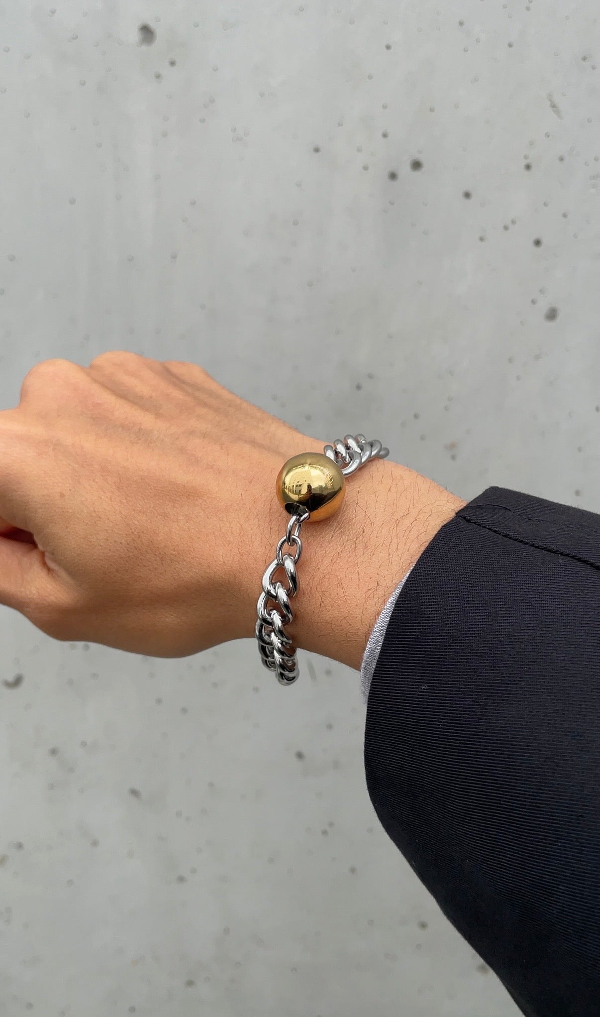 Middle pearl bracelet