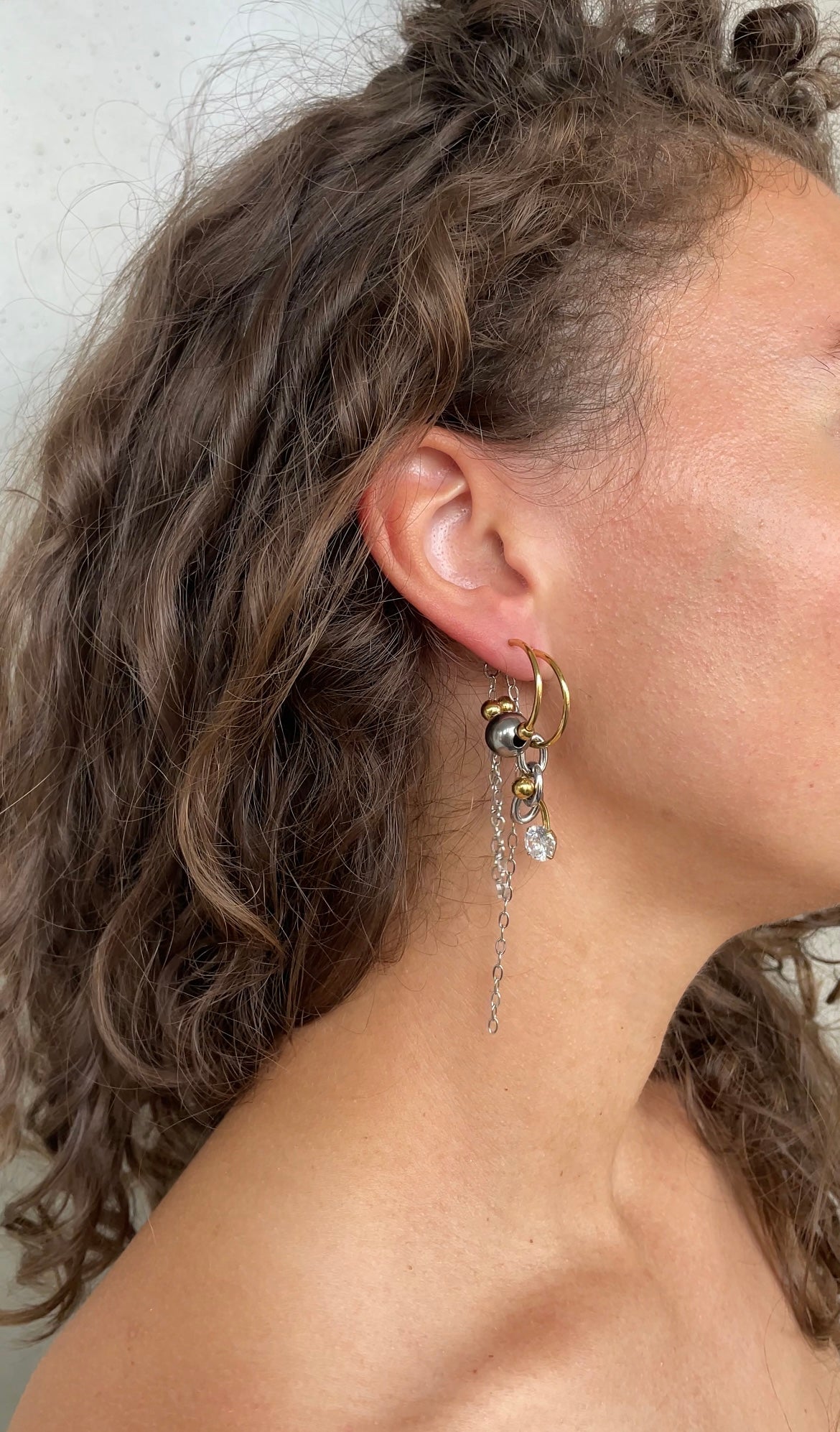 Asymmetric piercing earrings