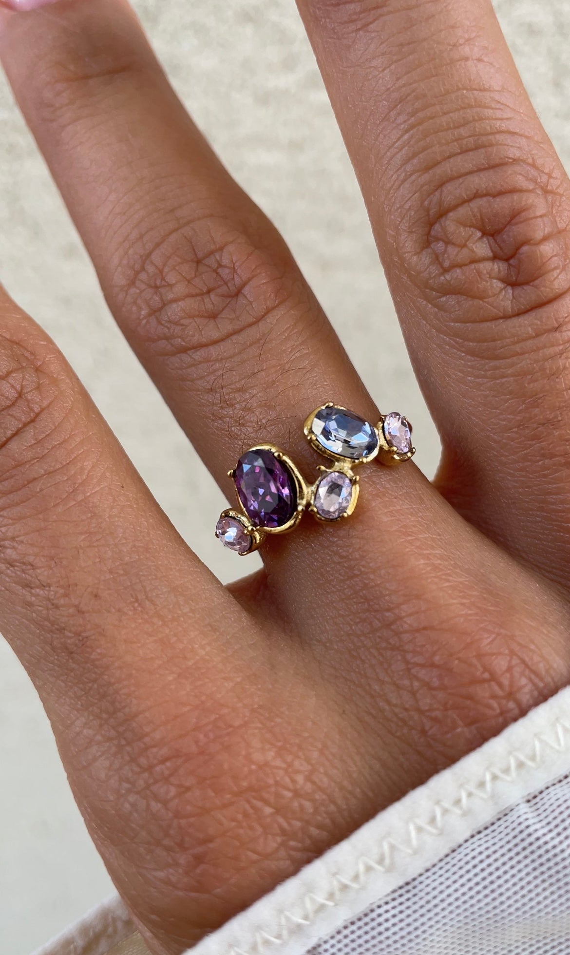 Colored gems ring