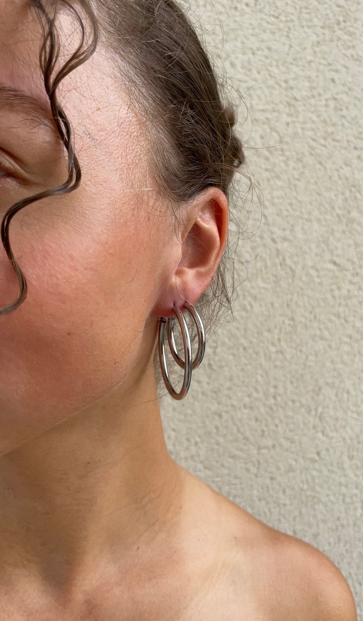 Duo thin Hailey hoops
