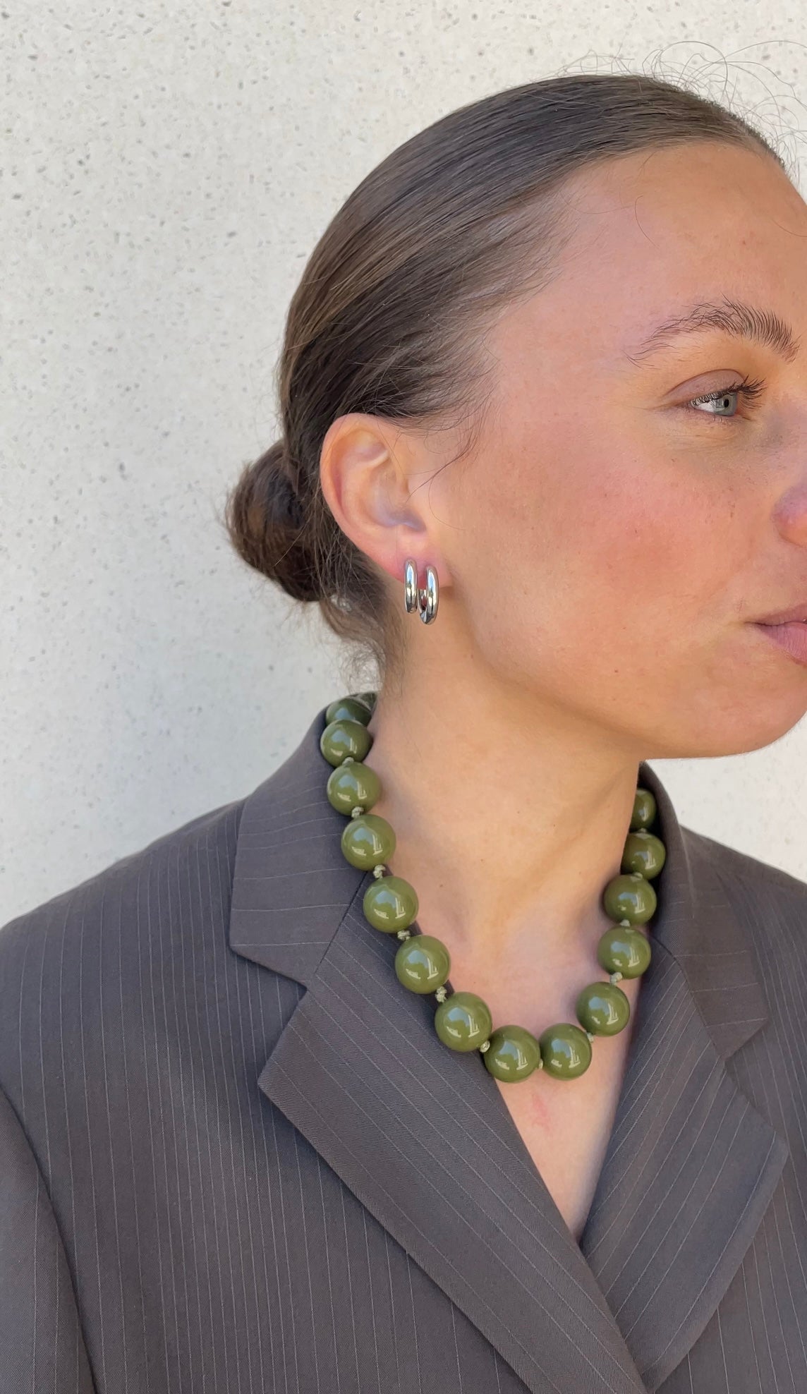 Colored pearl necklace
