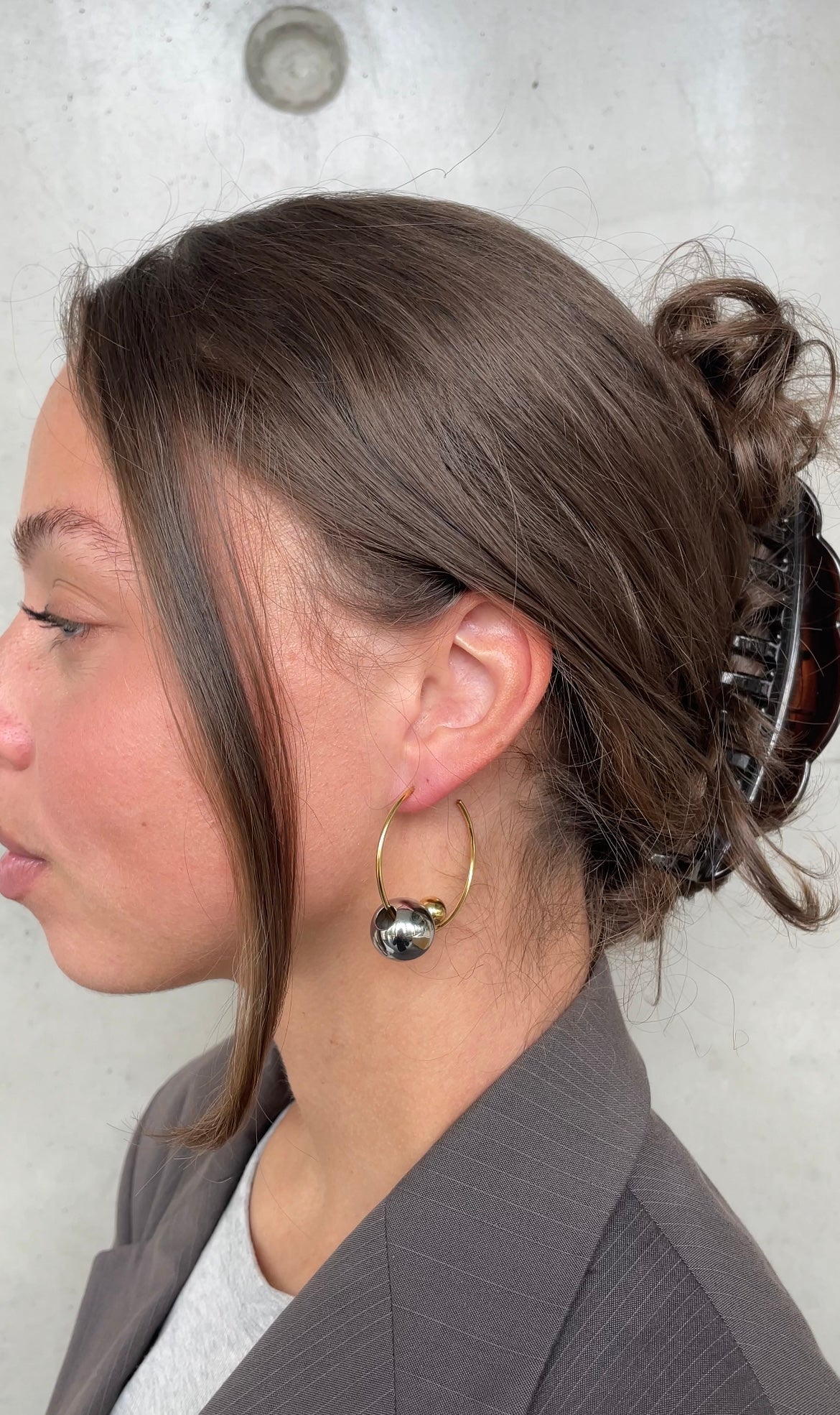 Asymmetric pearl earrings