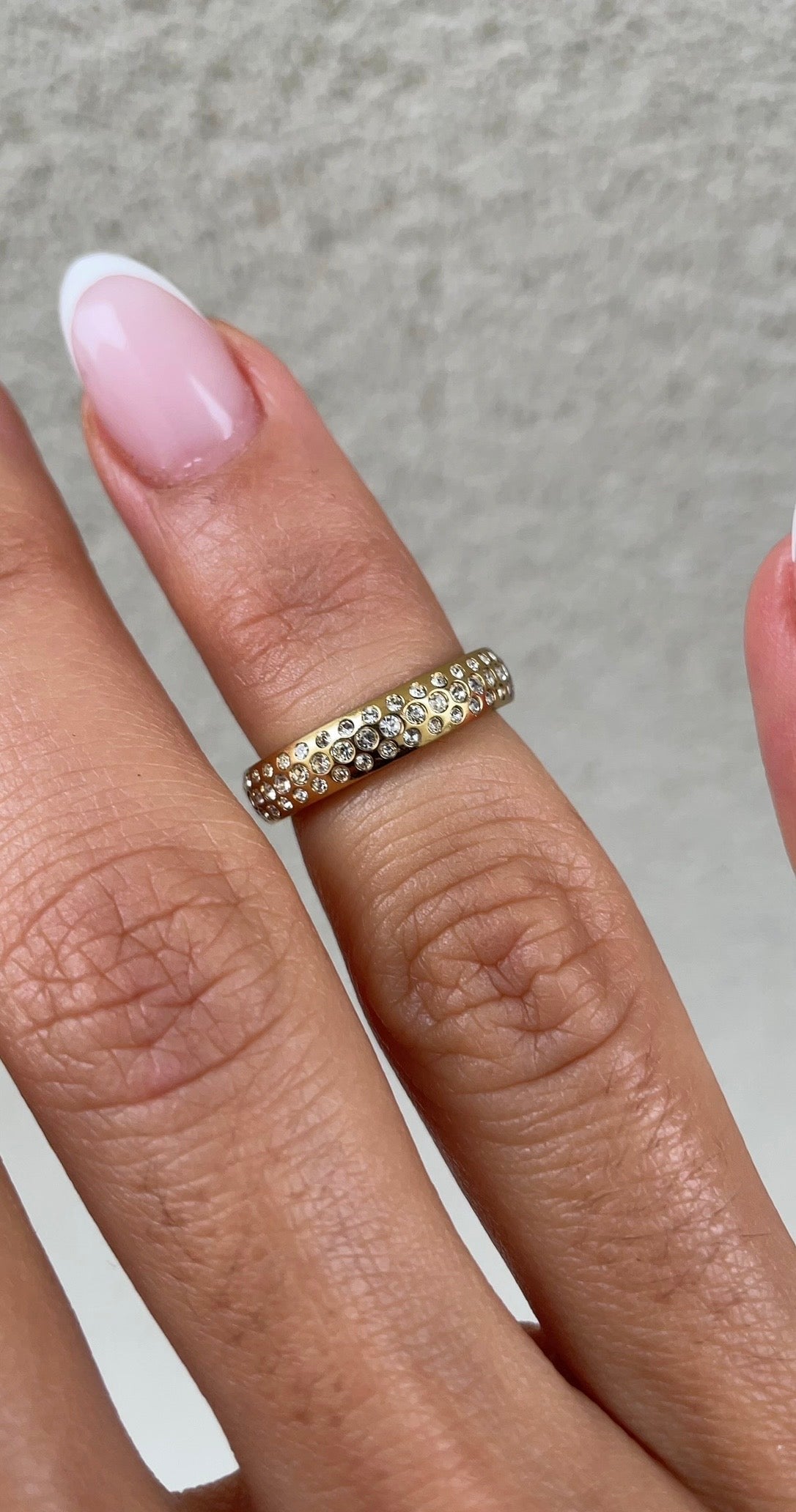 Gems phalange ring