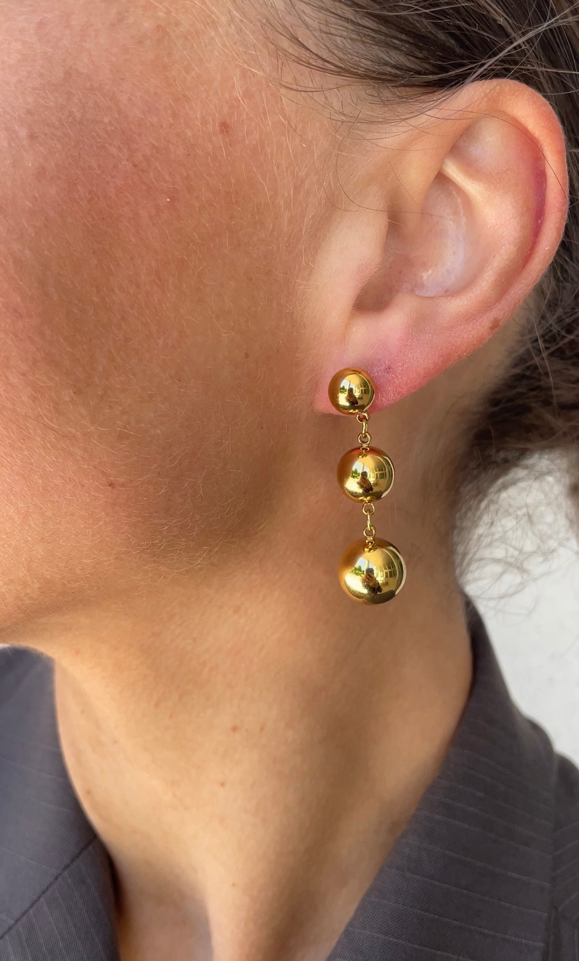 Asymmetric pearl earrings