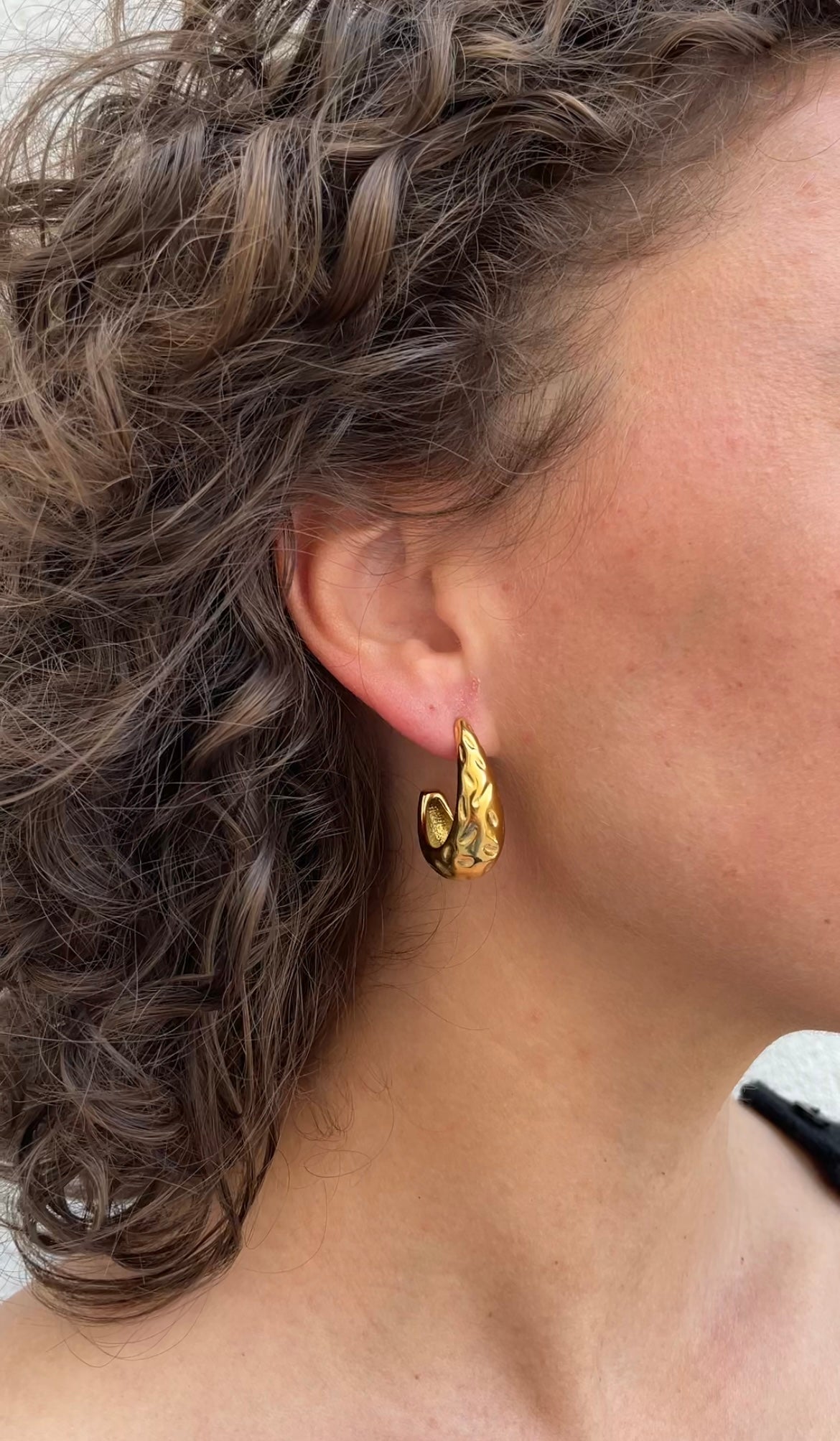 Textured parisian earrings