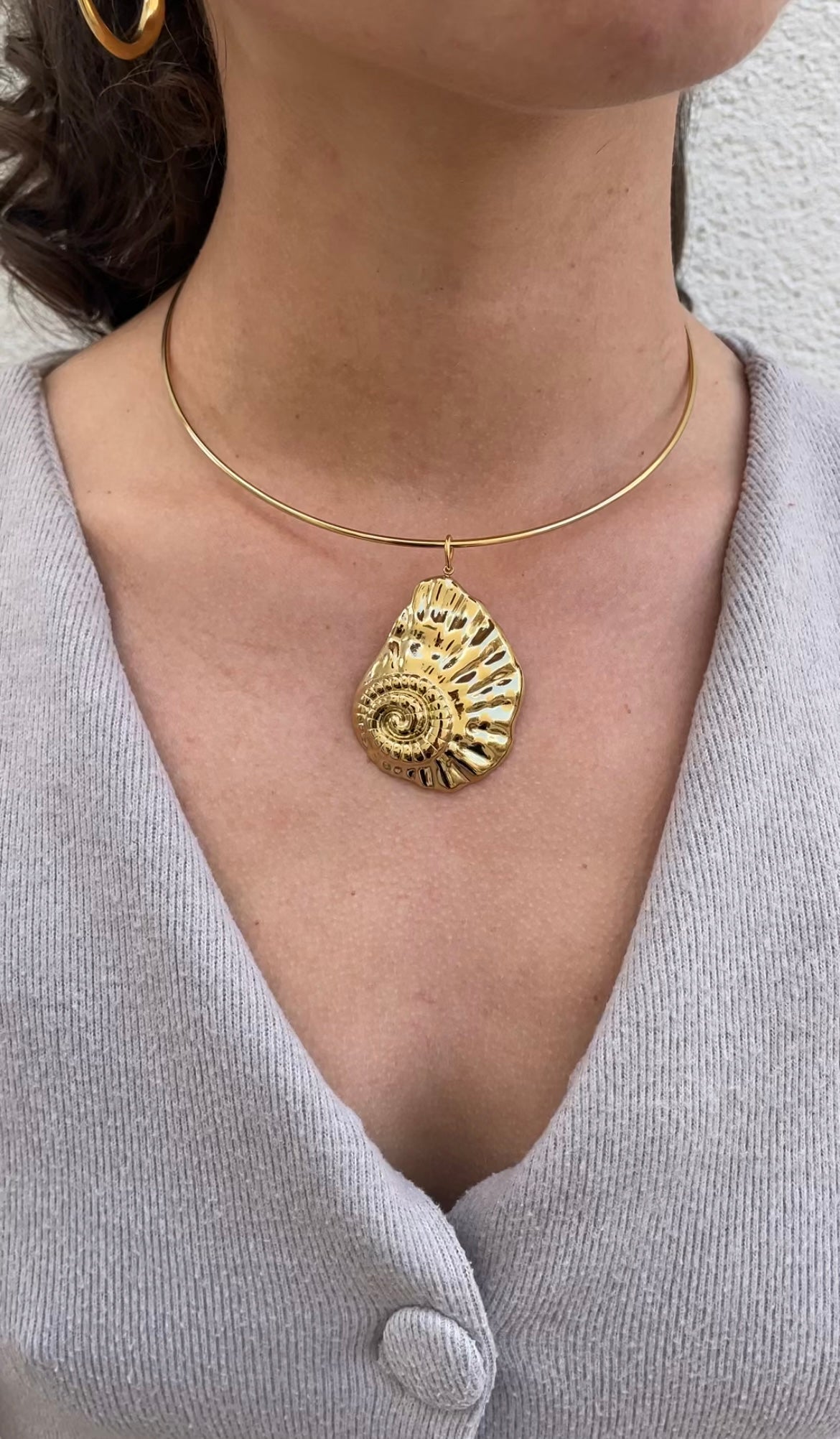 Huge shell necklace