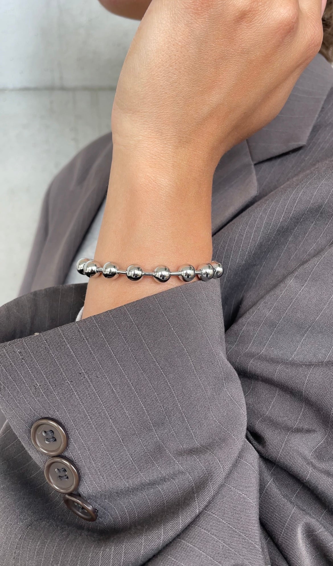 Metal pearl bracelet