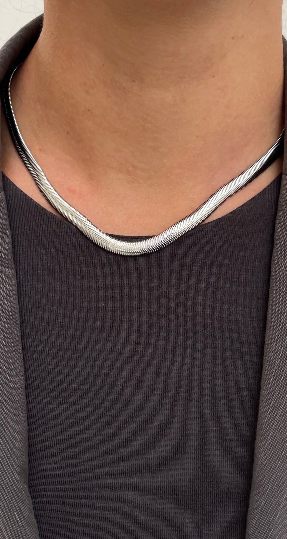 Thick snake necklace