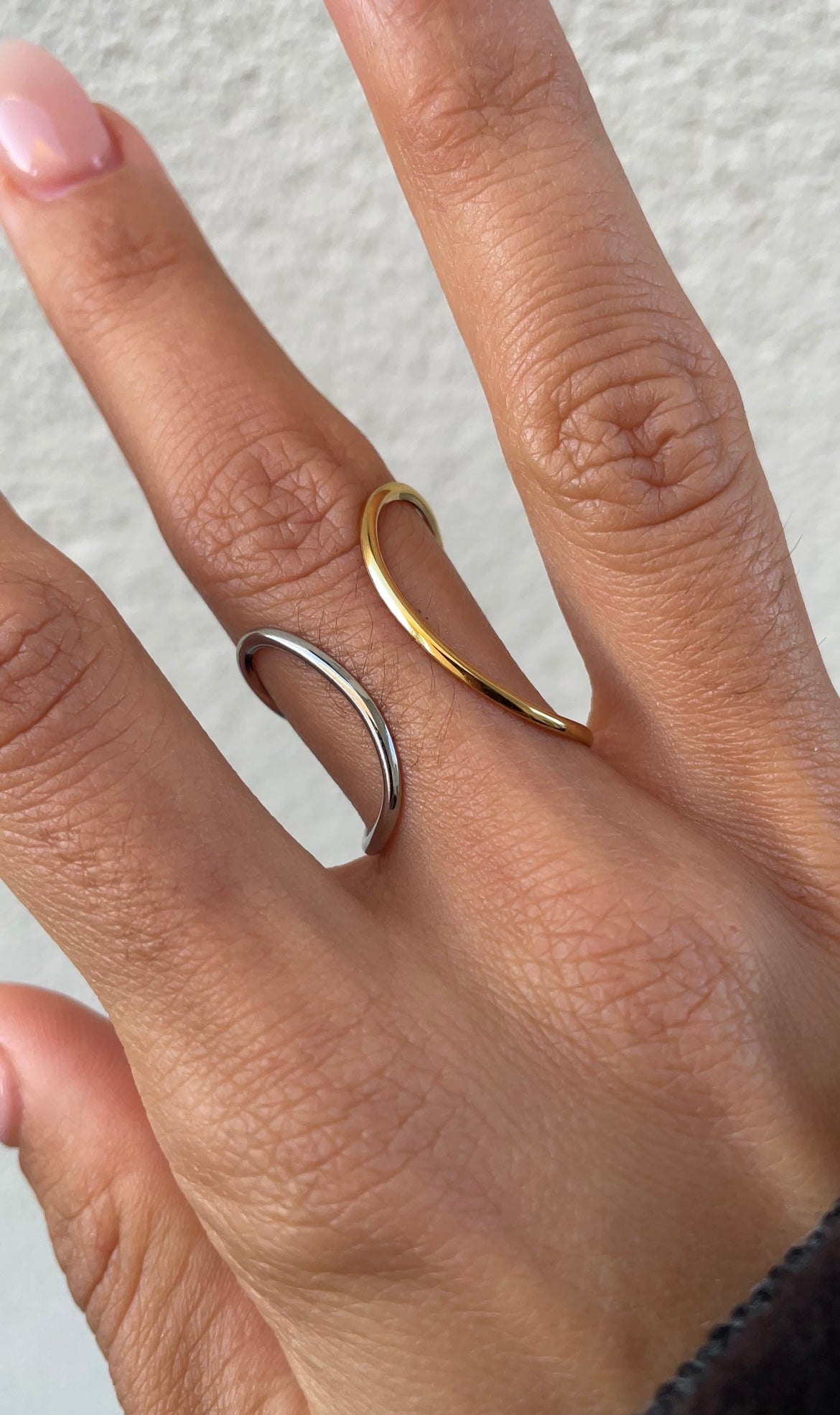 Thin embrace ring