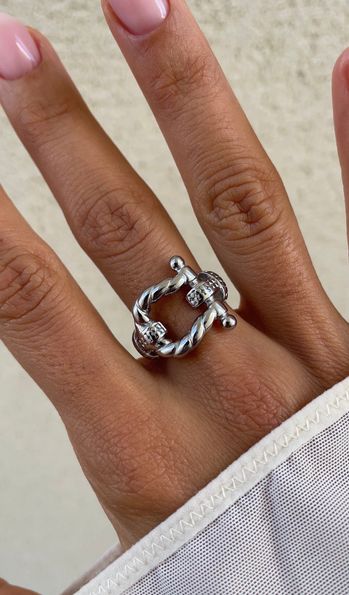 Bold lock ring