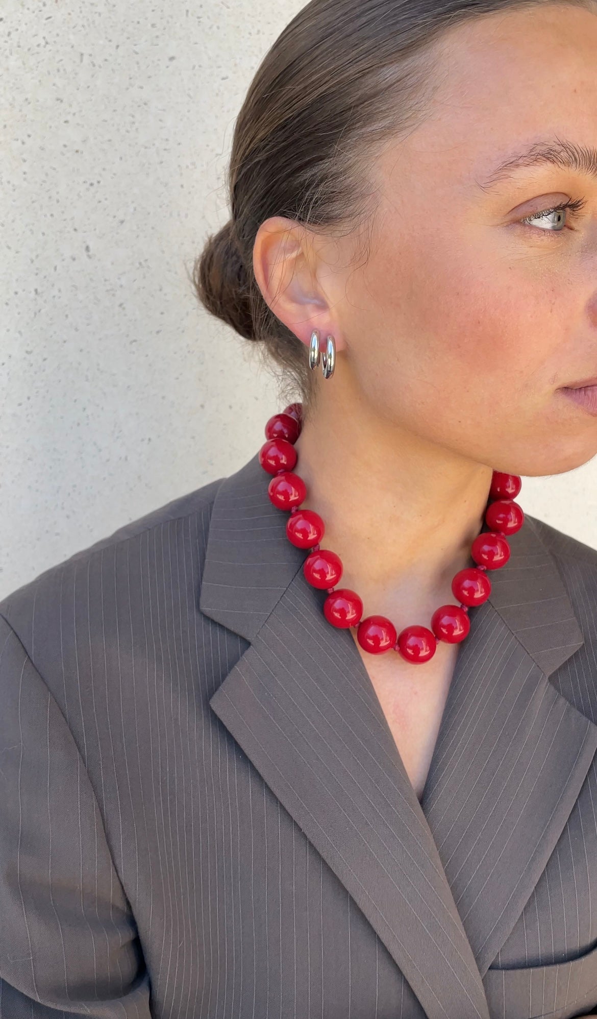 Colored pearl necklace