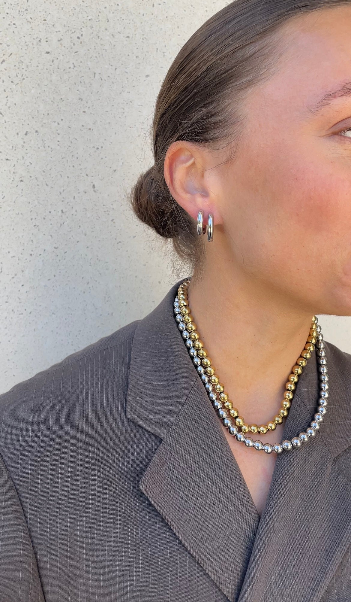 Metal pearl necklace