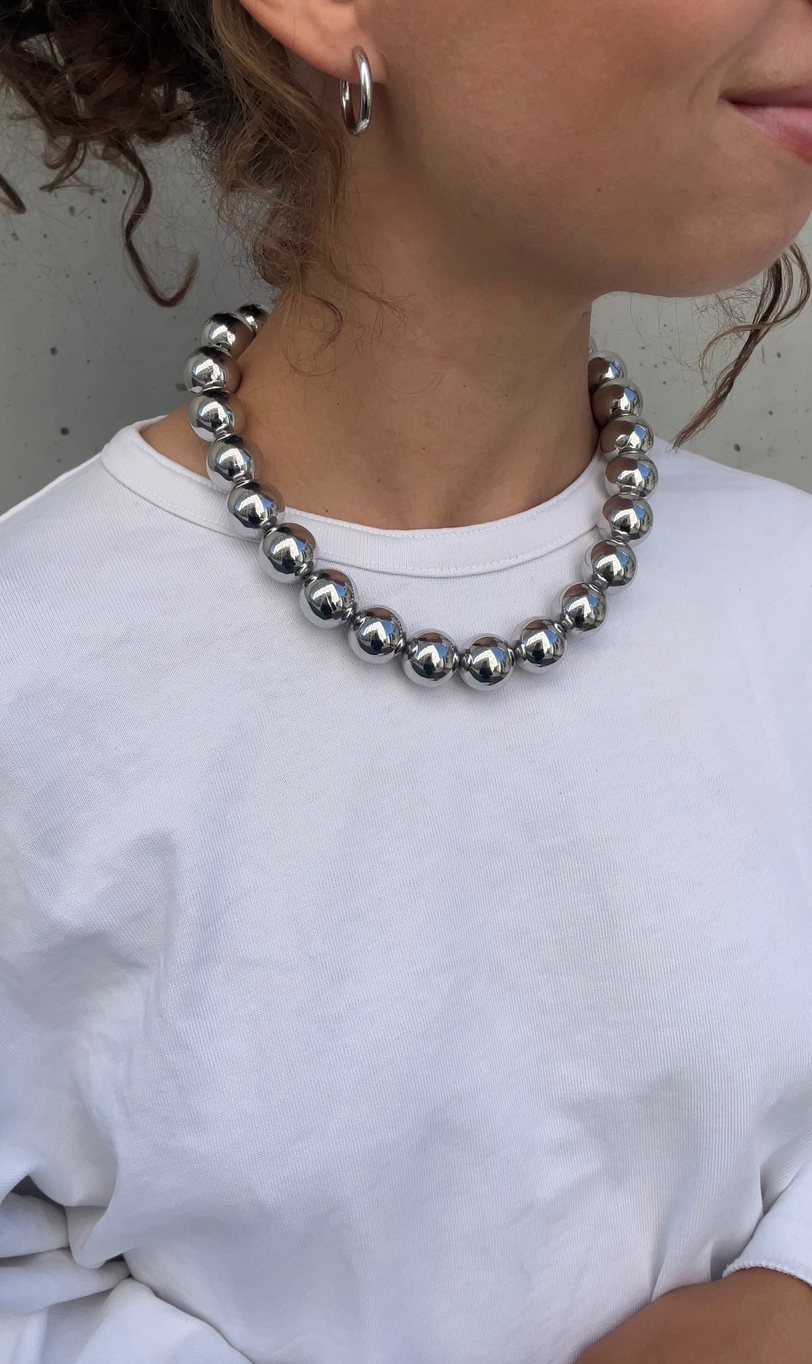 Huge Metal pearl necklace