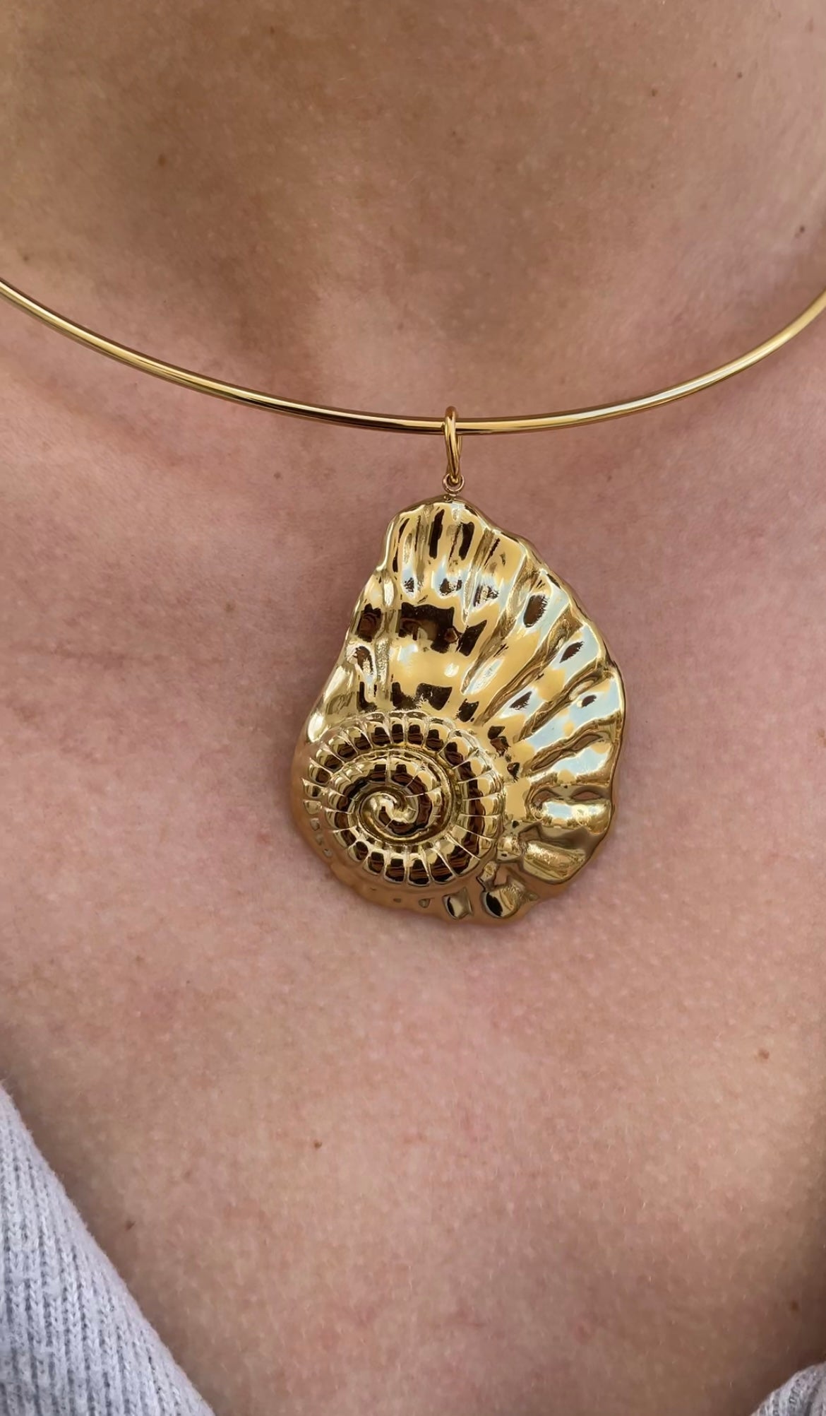 Huge shell necklace