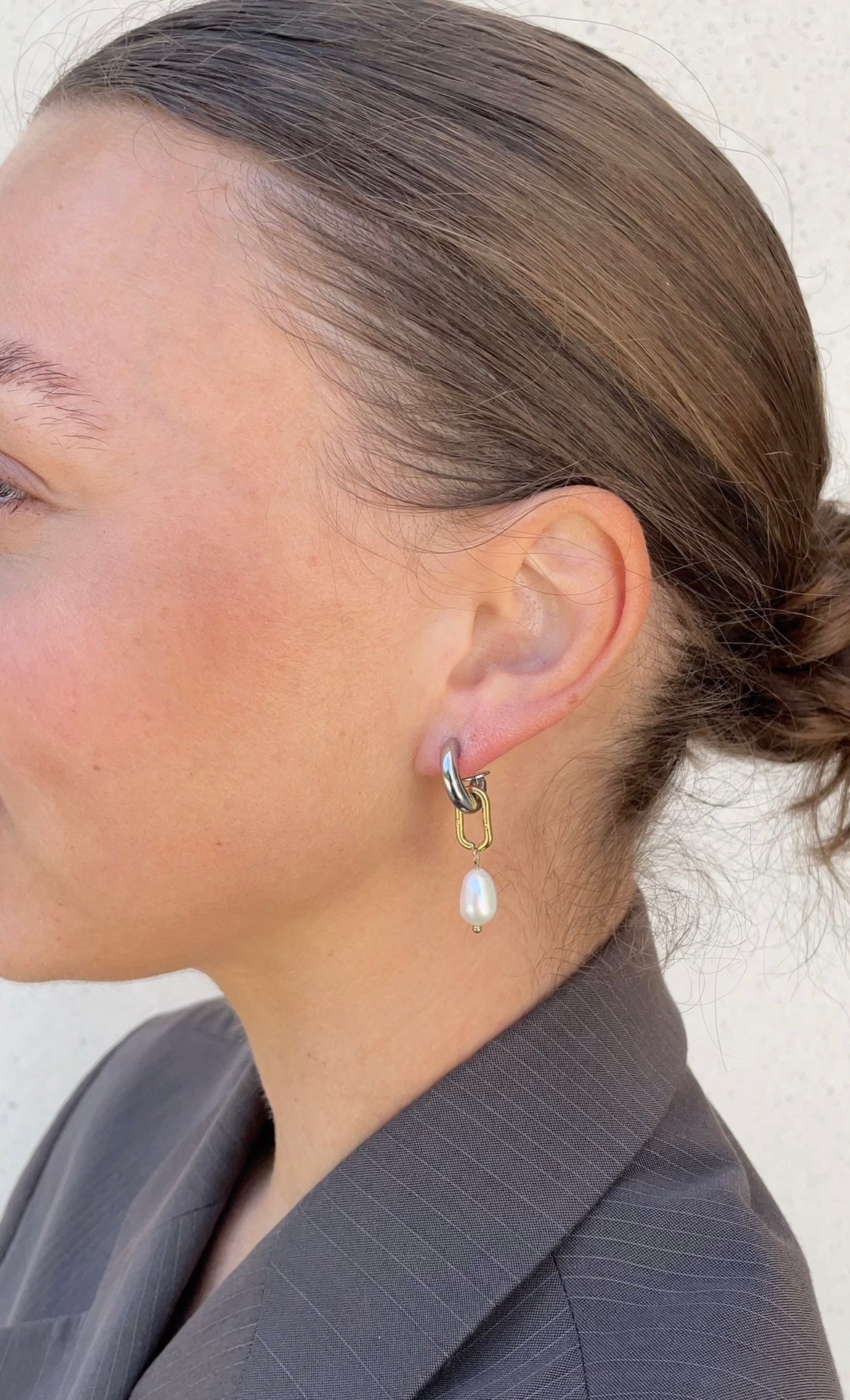 Asymmetric circle earrings