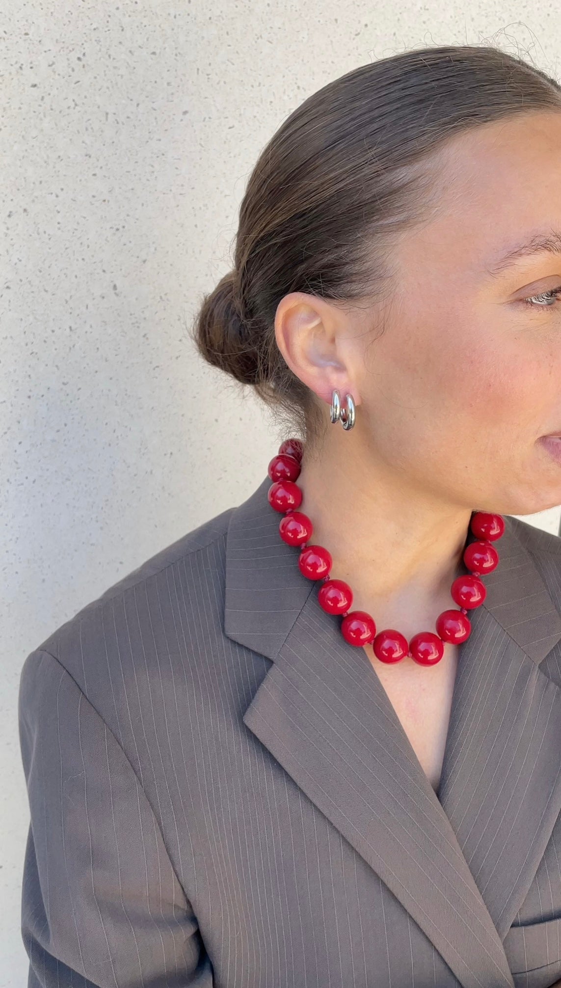Colored pearl necklace