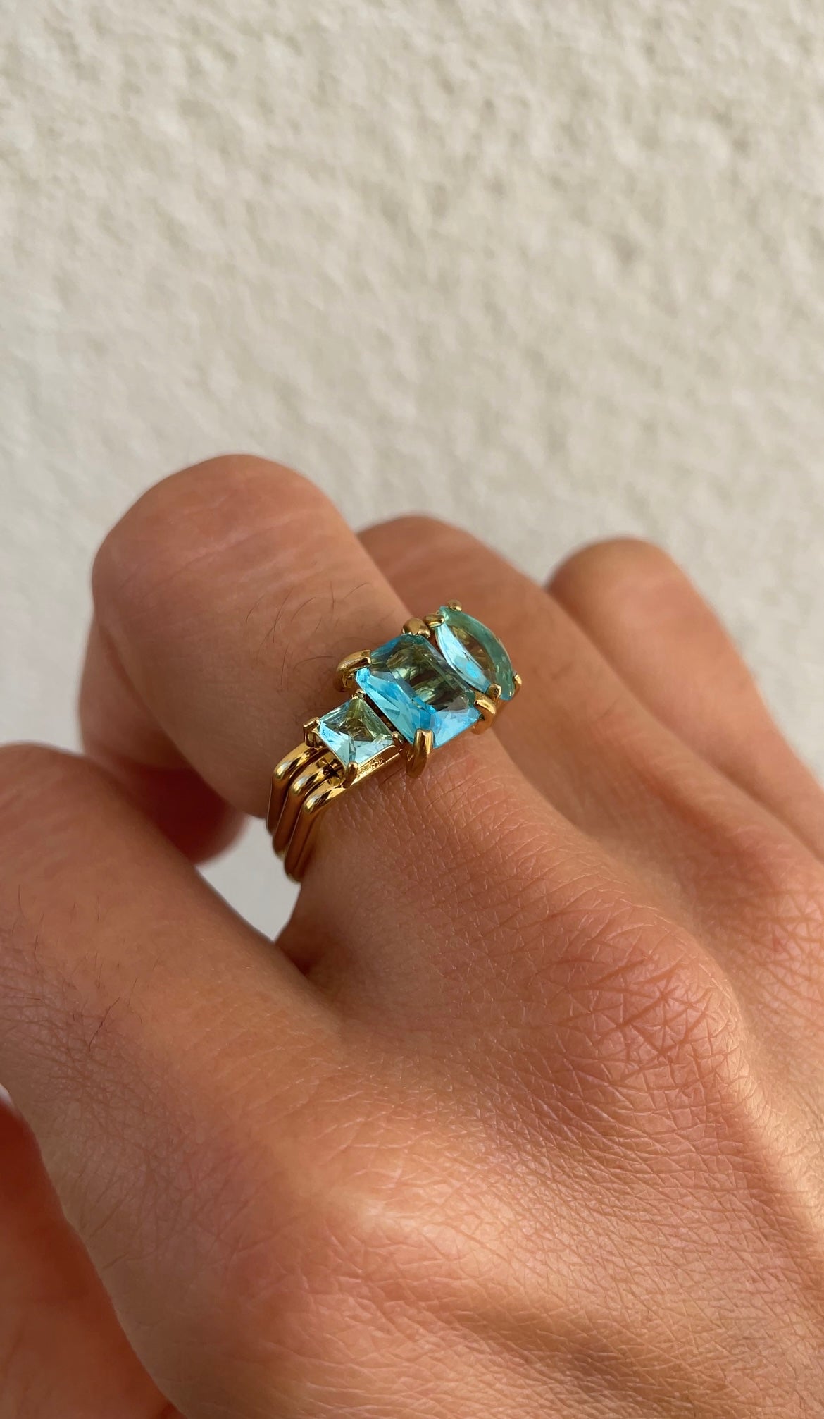 Colored gems ring