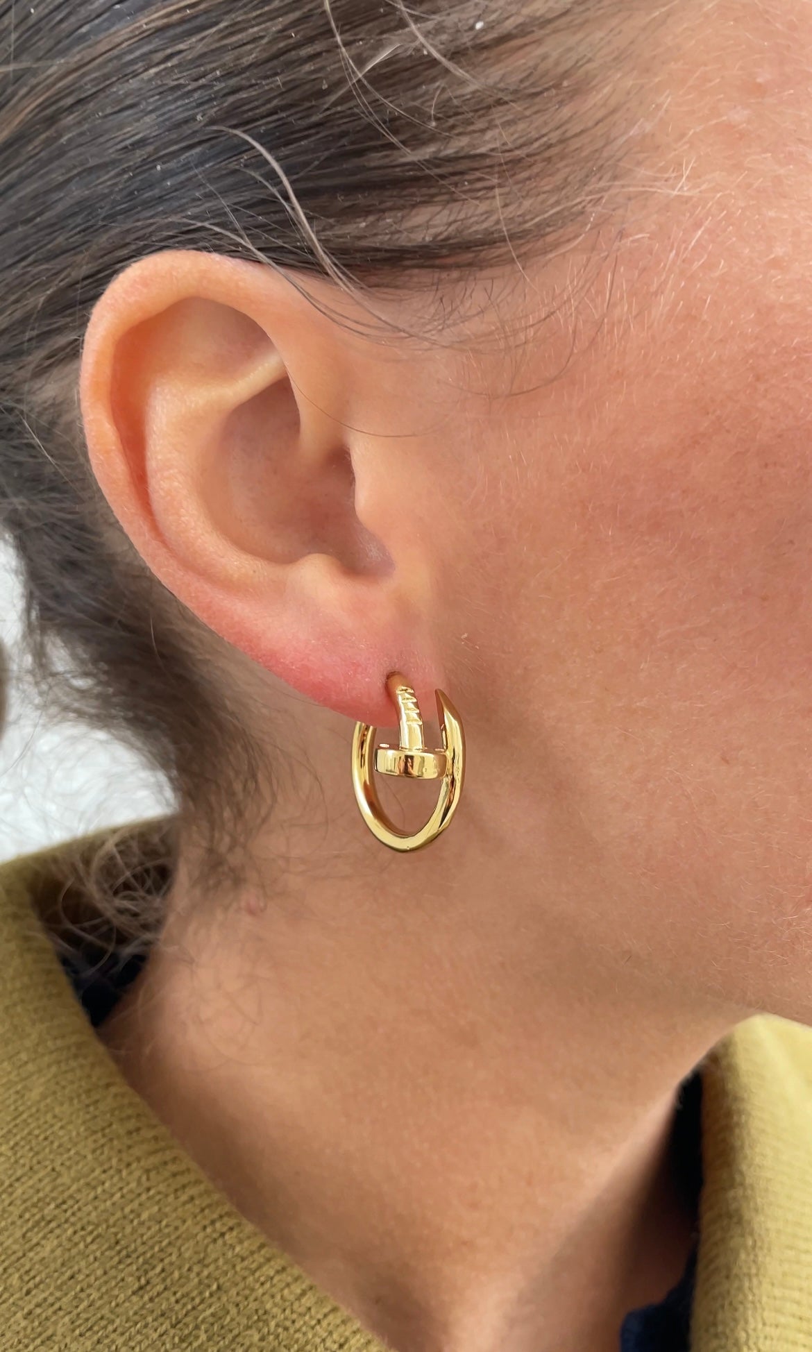 Push earrings