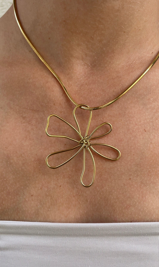 Huge flower necklace
